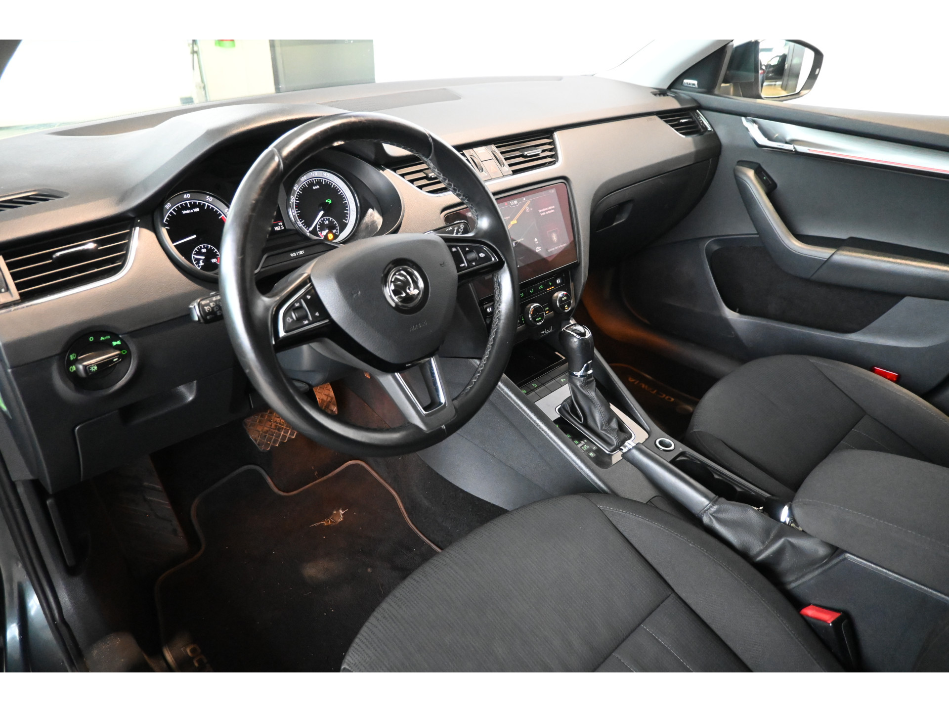 ŠKODA Octavia 1.0 TSI Greentech Style Business Automaat Navigatie Carplay Stoelverwarming Inruil Mogelijk!