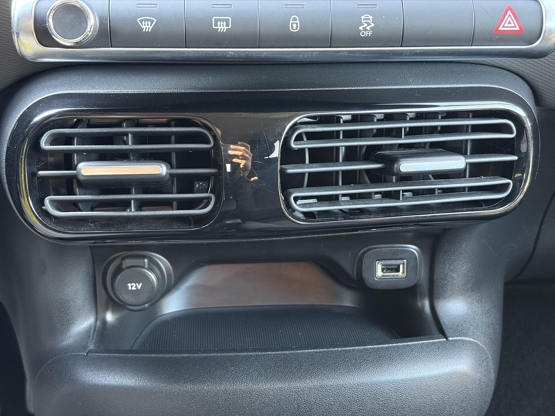 Citroen C4 Cactus 1.2 PureTech Shine 2e Eigenaar,Camera,Navi,Trekhaak,Pdc,Dealer Onderhouden,N.A.P,Lm velgen,Bj 12-2016,Apk tot 02-2027