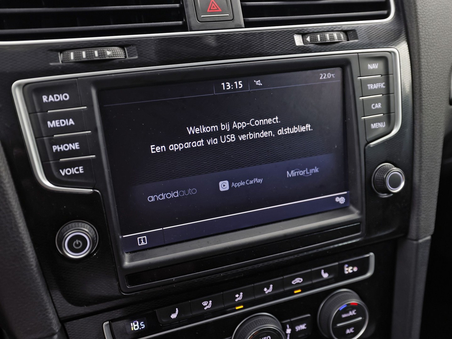 Volkswagen Golf 1.4 TSI GTE 204Pk Automaat (APPLE CARPLAY, NAVIGATIE, SOH 79,4%, CLIMATE, STOELVERWARMING, SPORTSTOELEN, GETINT GLAS, LED KOPLAMPEN, CRUISE, NIEUWSTAAT)