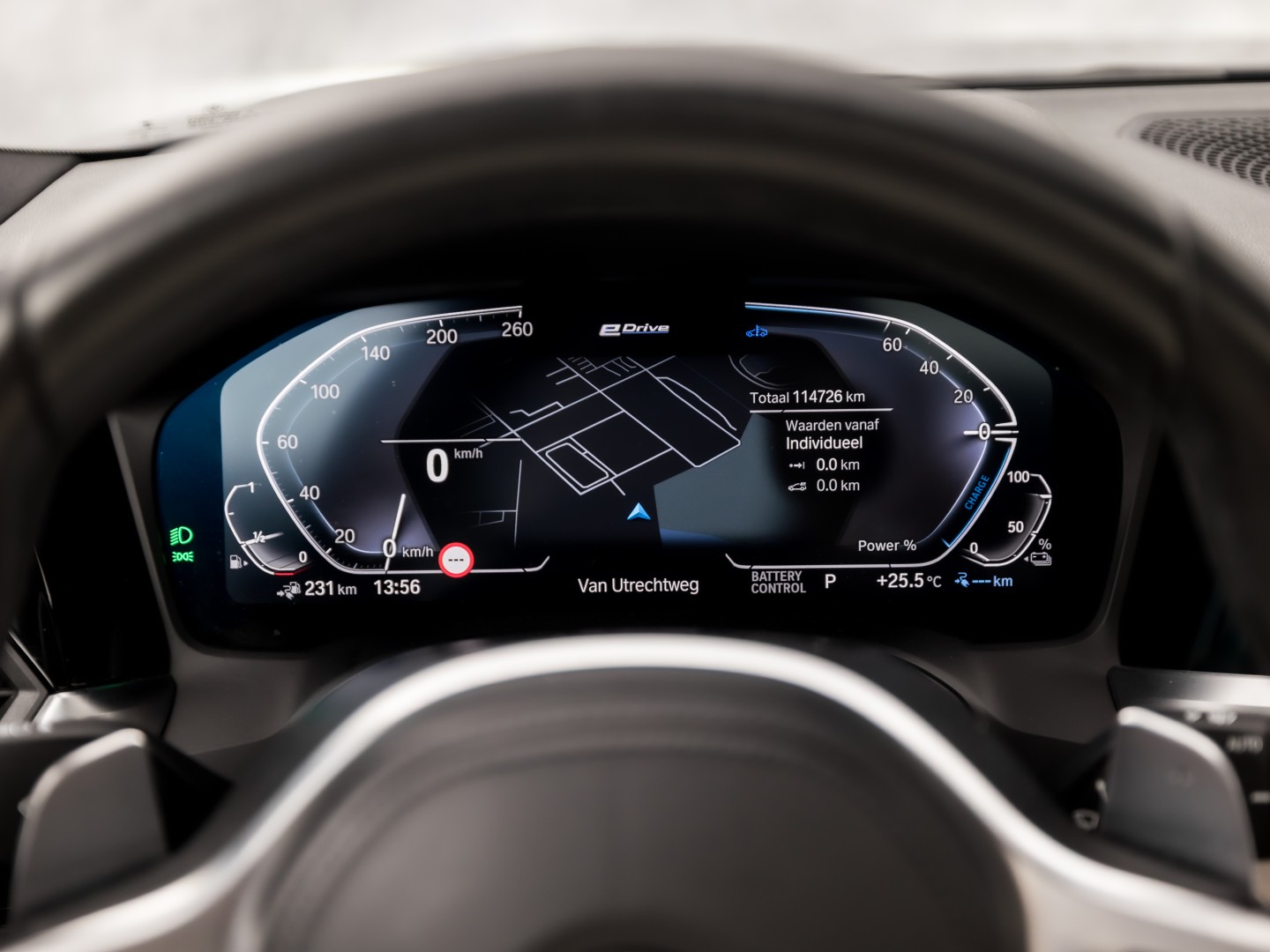 BMW 3 Serie 330e M Sport High Executive 292Pk Automaat (PANORAMADAK, M PAKKET, APPLE CARPLAY, CAMERA, LEDER/ALCANTARA, SFEERVERLICHTING, GETINT GLAS, ELEK ACHTERKLEP, STOELVERWARMING, NIEUWSTAAT)