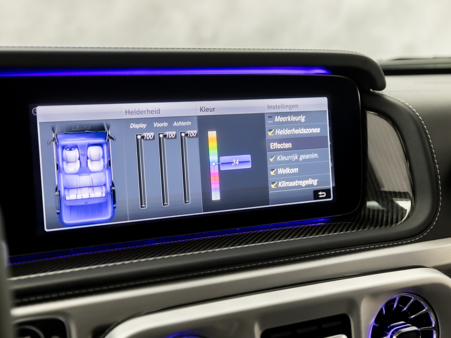 Mercedes-Benz G-Klasse 63 AMG 585Pk (SCHUIFDAK, CARBON PACK, ALCANTARA HEMEL, APPLE CARPLAY, BURMESTER, MASSAGE, STOELKOELING/VERWARMING, ADAPTIVE CRUISE, 360 CAMERA, SFEERVERLICHTING, TREKHAAK, NIEUWSTAAT)