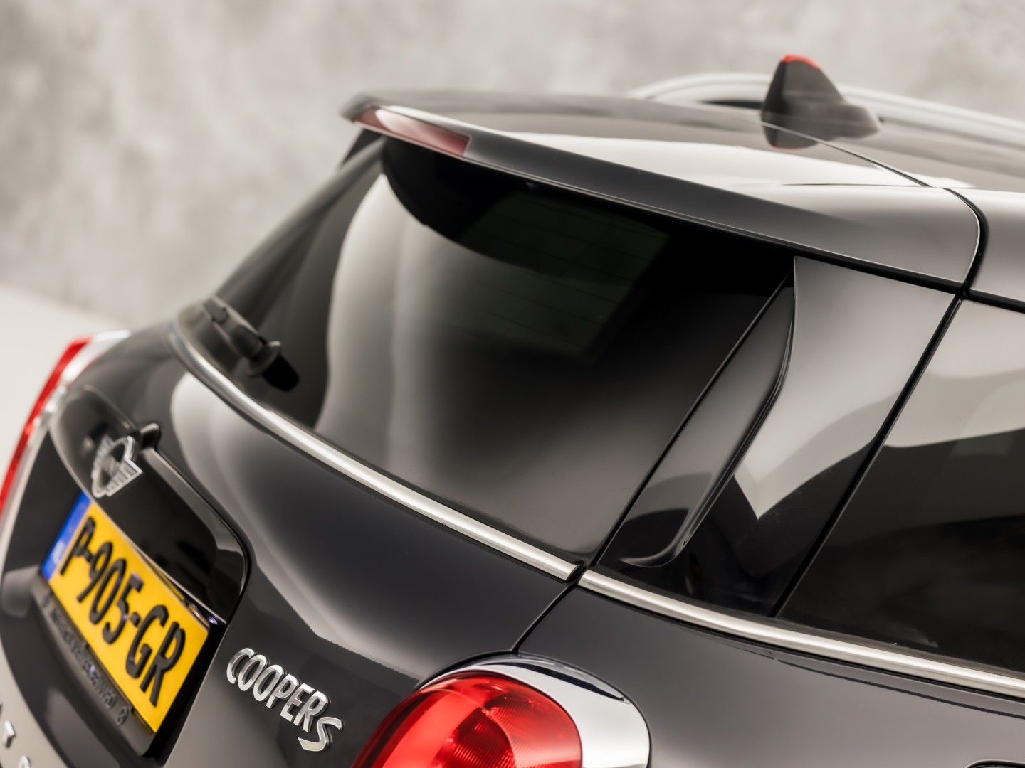 MINI Countryman 1.5 Cooper SE ALL4 Chili 225Pk Automaat (APPLE CARPLAY, GROOT NAVI, LEDER, STOELVERWARMING, SPORTSTOELEN, GETINT GLAS, ADAPTIVE CRUISE, NIEUWSTAAT)