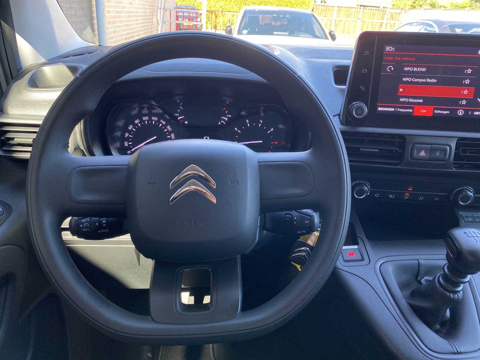 Citroën Berlingo 1.5 BlueHDi 100 S&S L1 | apple carplay | trekhaak | schuifdeur | airco | houten laadvloer | 3 persoons | excl. BTW