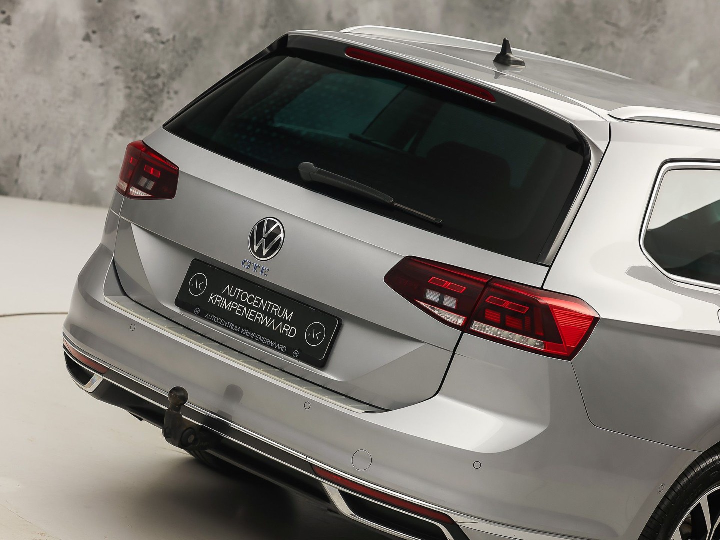 Volkswagen Passat Variant 1.4 TSI PHEV GTE 218Pk Automaat (APPLE CARPLAY, SOH 88,9%, GROOT NAVI, CAMERA, TREKHAAK, KEYLESS, SPORTSTOELEN, STOELVERWARMING, GETINT GLAS, NIEUWSTAAT)