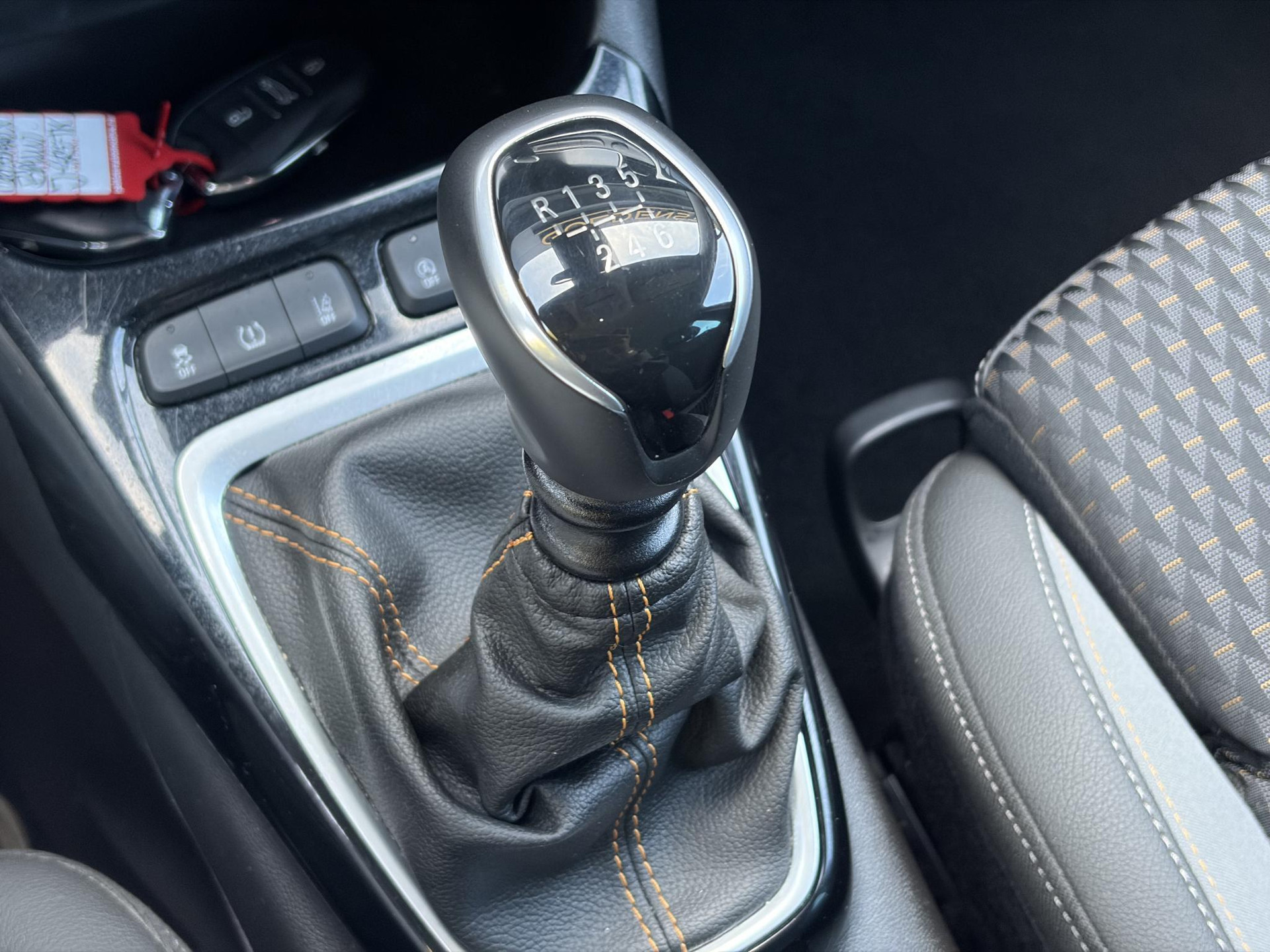 Opel Crossland X 1.2 Turbo Innovation ✓1e Eigenaar✓Dealer Onderhouden✓360° Camera✓Carplay✓Navi✓6 Bak✓110pk✓Keylss✓Halfleder✓Pdc V+A✓Lm velgen✓N.A.P✓Rijstrooksensor✓Dodehoeksensor✓Apk tot 09-2028