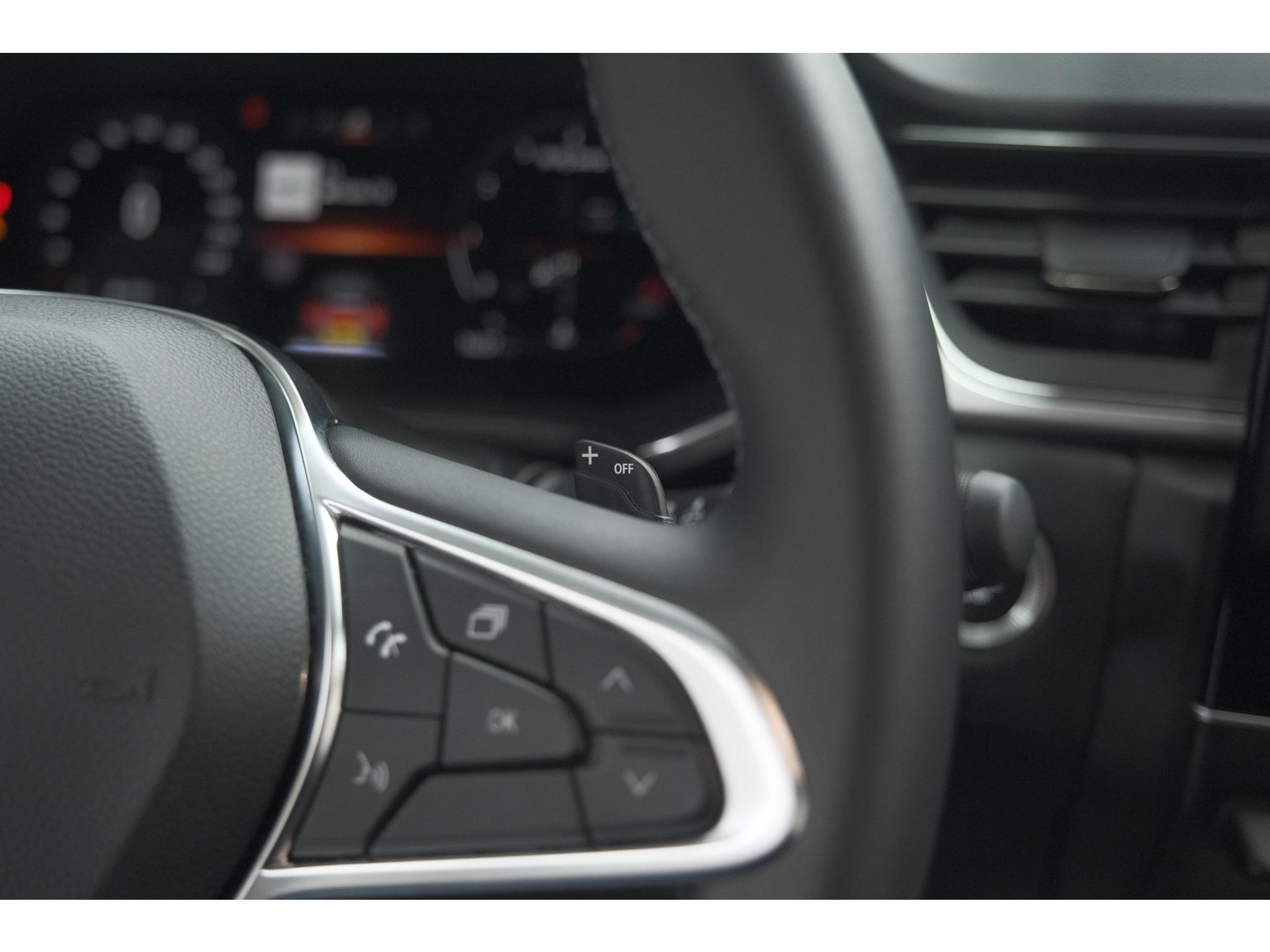 Renault Captur Mild Hybrid 140 EDC Techno | Trekhaak | 360 Camera | 9.3 Inch Grootscherm | Apple Carplay | Parkeersensoren