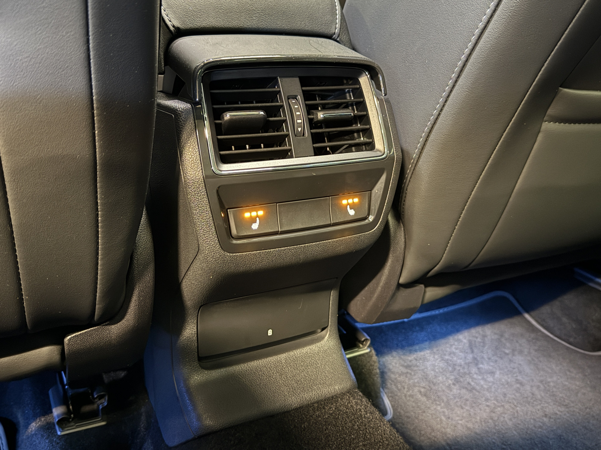 ŠKODA Kodiaq 1.5 TSI Business Edition | Panoramadak | Trekhaak | Apple Carplay | Dakdragers