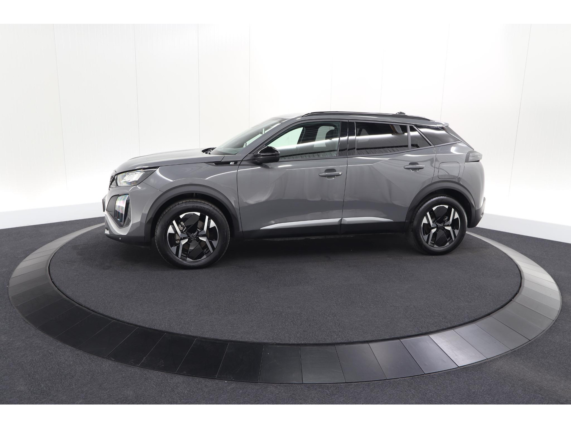 Peugeot e-2008 EV Allure 54 kWh | 97,2% SOH | 11 KW Lader | Apple Carplay | Parkeersensoren
