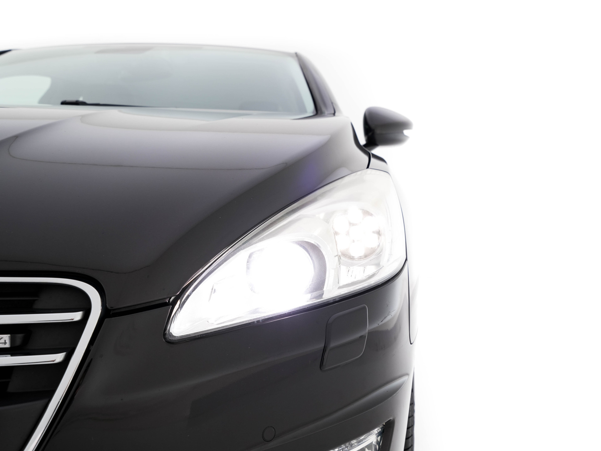 Peugeot 508 2.0 HDi Blue Lease Premium Hybrid4 Aut. *HEAD-UP | LEATHER-FABRIC | XENON | JBL-AUDIO | SHIFT-PADDLES | COMFORT-SEATS | KEYLESS | NAVI-FULLMAP | ECC | PDC | CRUISE | 17''ALU*