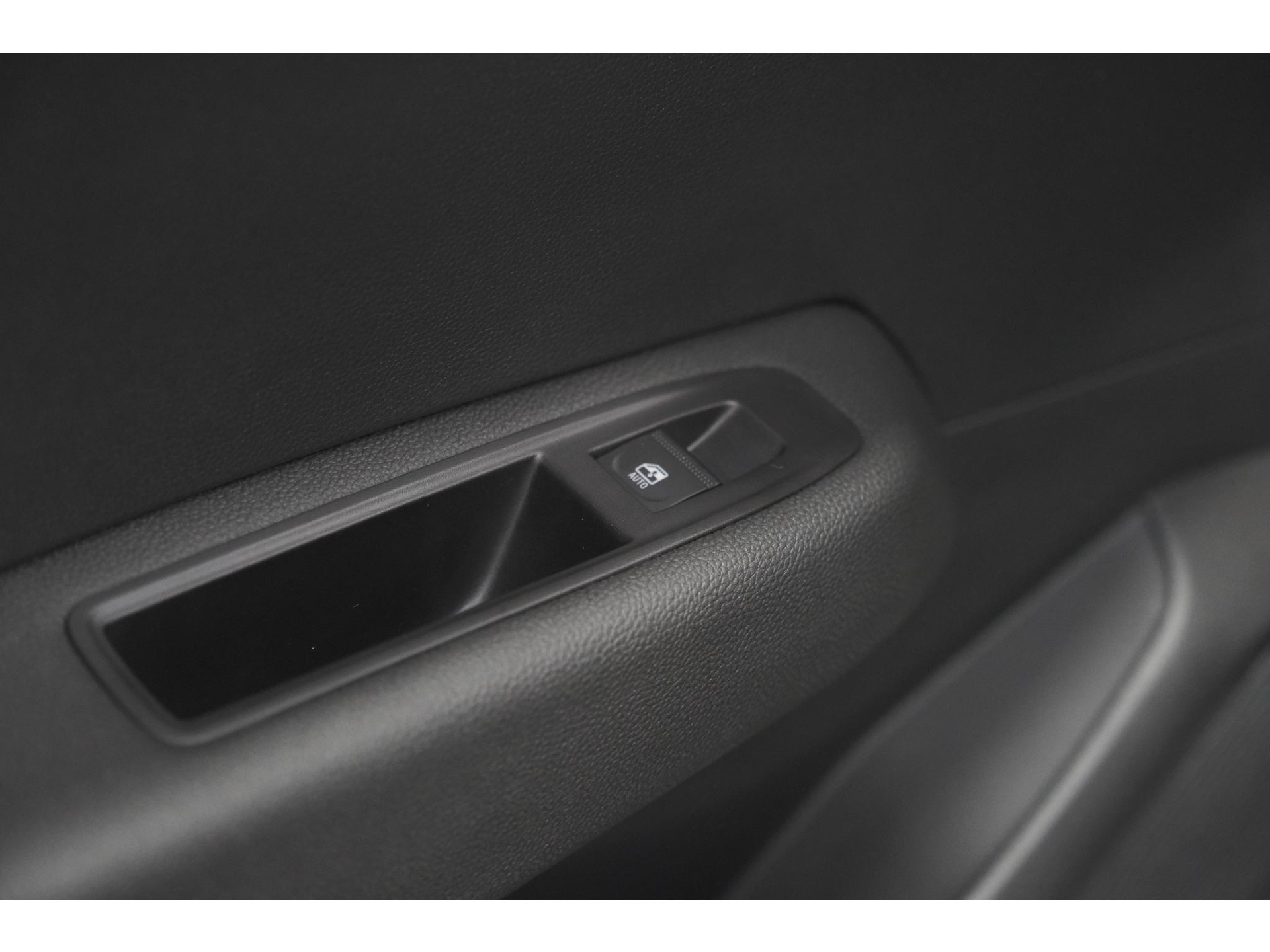 Renault Clio 1.6 E-Tech Full Hybrid 145 Techno | 360 Camera | Bose Audio | Stoelverwarming | 9.3 Inch Groot Scherm