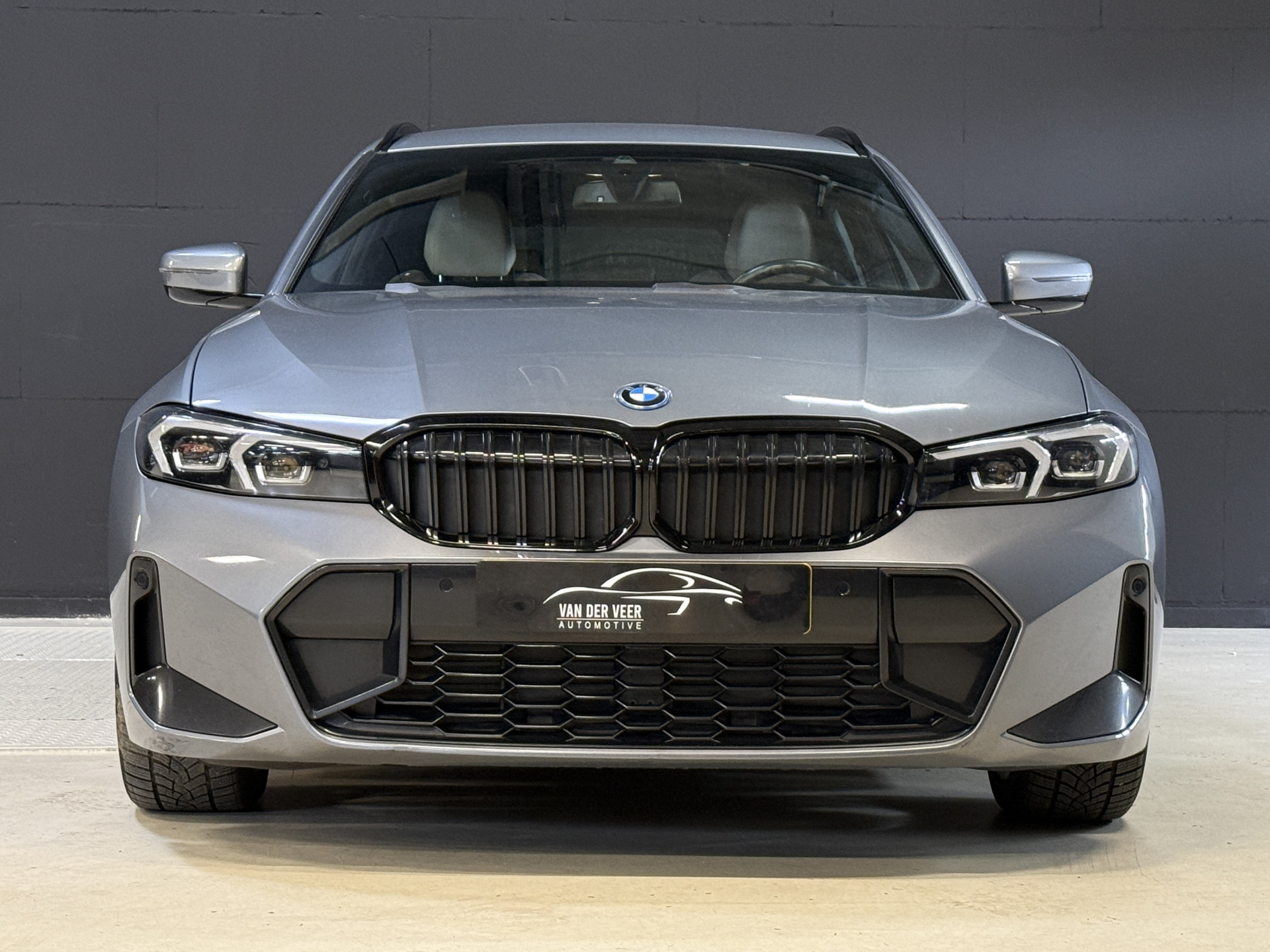 BMW 3-serie Touring 330e | M-Sport | Facelift | Lederen sportstoelen | Harman/Kardon | Sfeerverlichting | Full LED