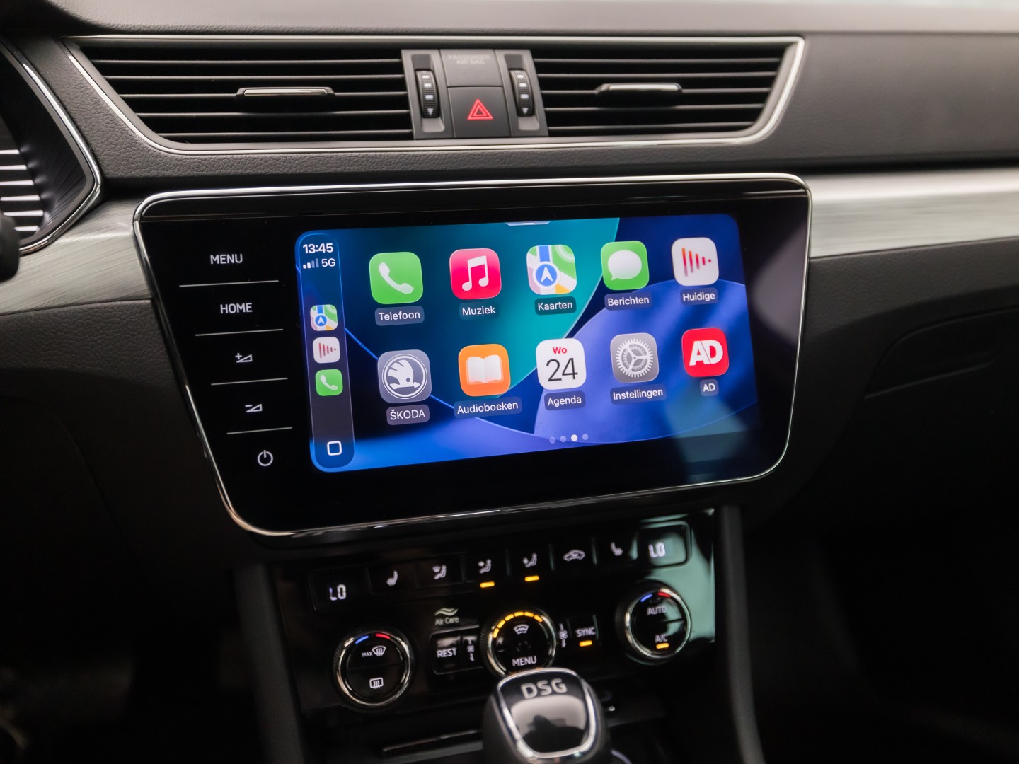 Škoda Superb Combi 1.4 TSI iV Sport 218Pk Automaat (VIRTUAL COCKPIT, APPLE CARPLAY, GROOT NAVI, MEMORY SEAT, LEDER/ALCANTARA, CAMERA, STOELVERWARMING, ADAPTIVE CRUISE, ELEK ACHTERKLEP, NIEUWSTAAT)