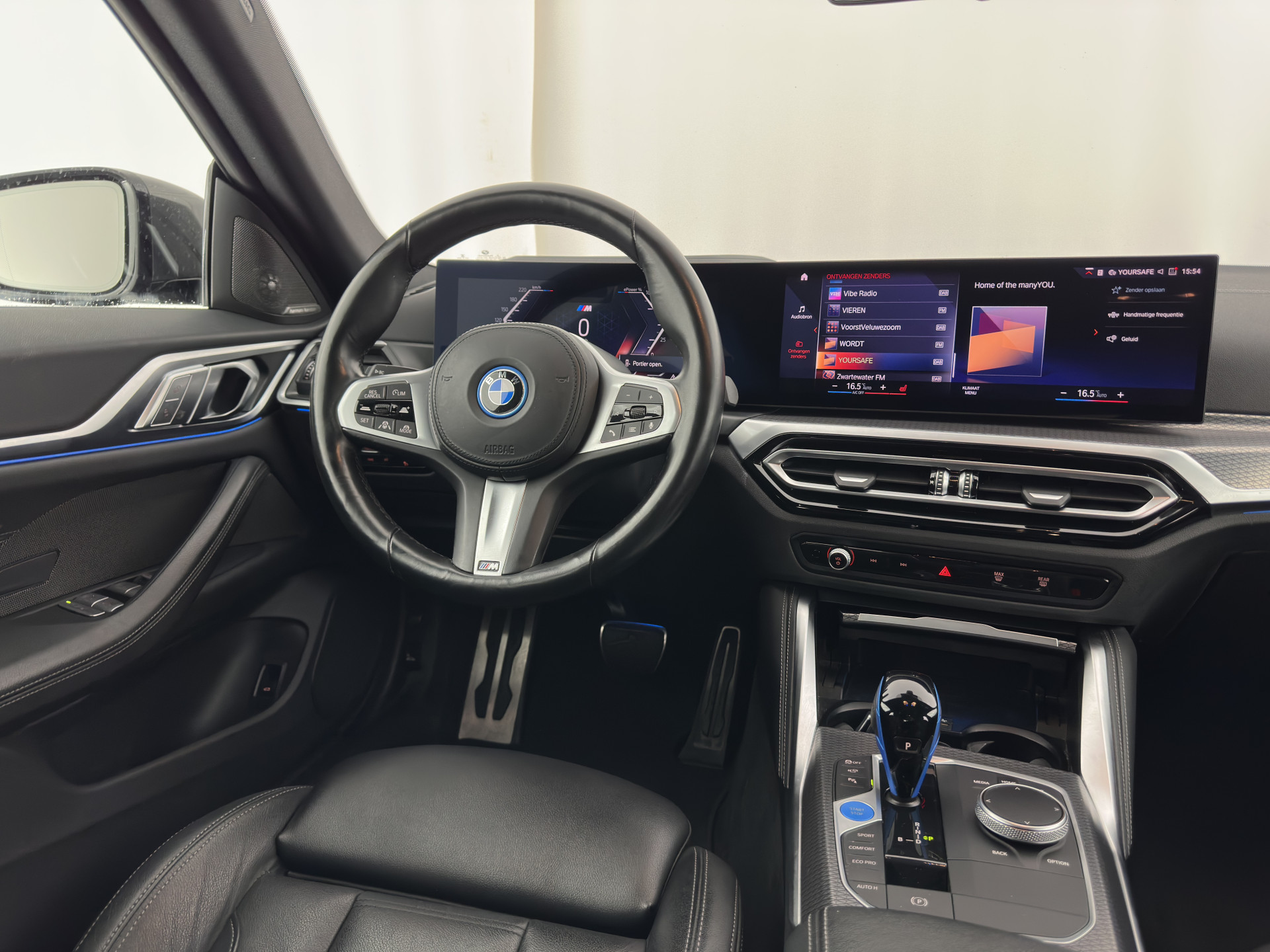 BMW i4 eDrive40 M-Sport High Executive 84 kWh (3-Fase) [SOH-97%] (INCL-BTW)  Aut *FULL-LEATHER | HEAD UP | FULL-LED | HARMAN/KARDON-AUDIO | ADAPTIVE-CRUISE |  ADAPTIVE-CRUISE | WIDESCREEN-COCKPIT | DAB+ | TOPVIEW | AMBIENT-LIGHT | CARPLAY | HEATED-SPORTSE