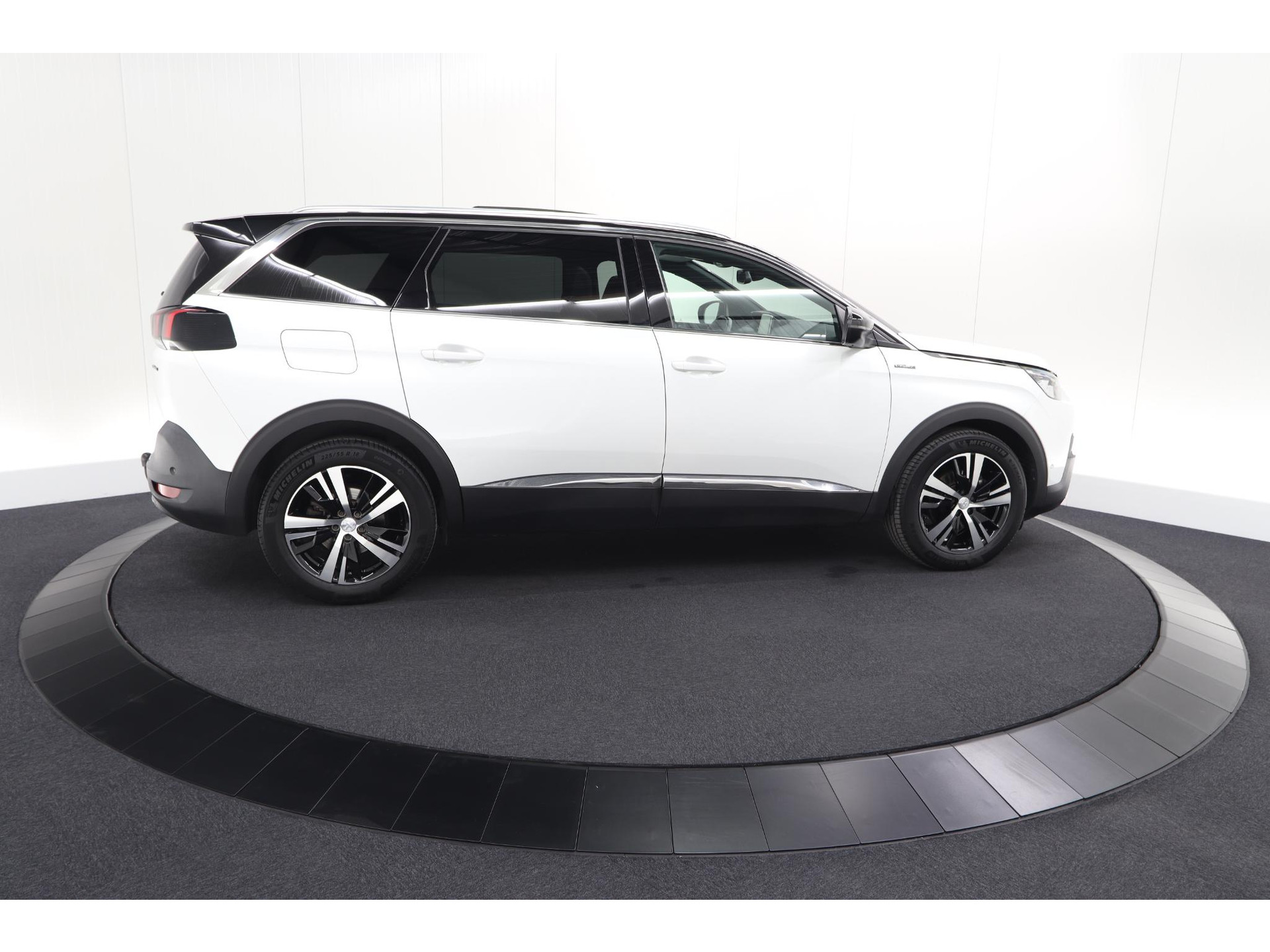 Peugeot 5008 PureTech 130 EAT8 GT-Line | Schuif-/Kanteldak | Trekhaak | Elektrische Kofferklep | Camera