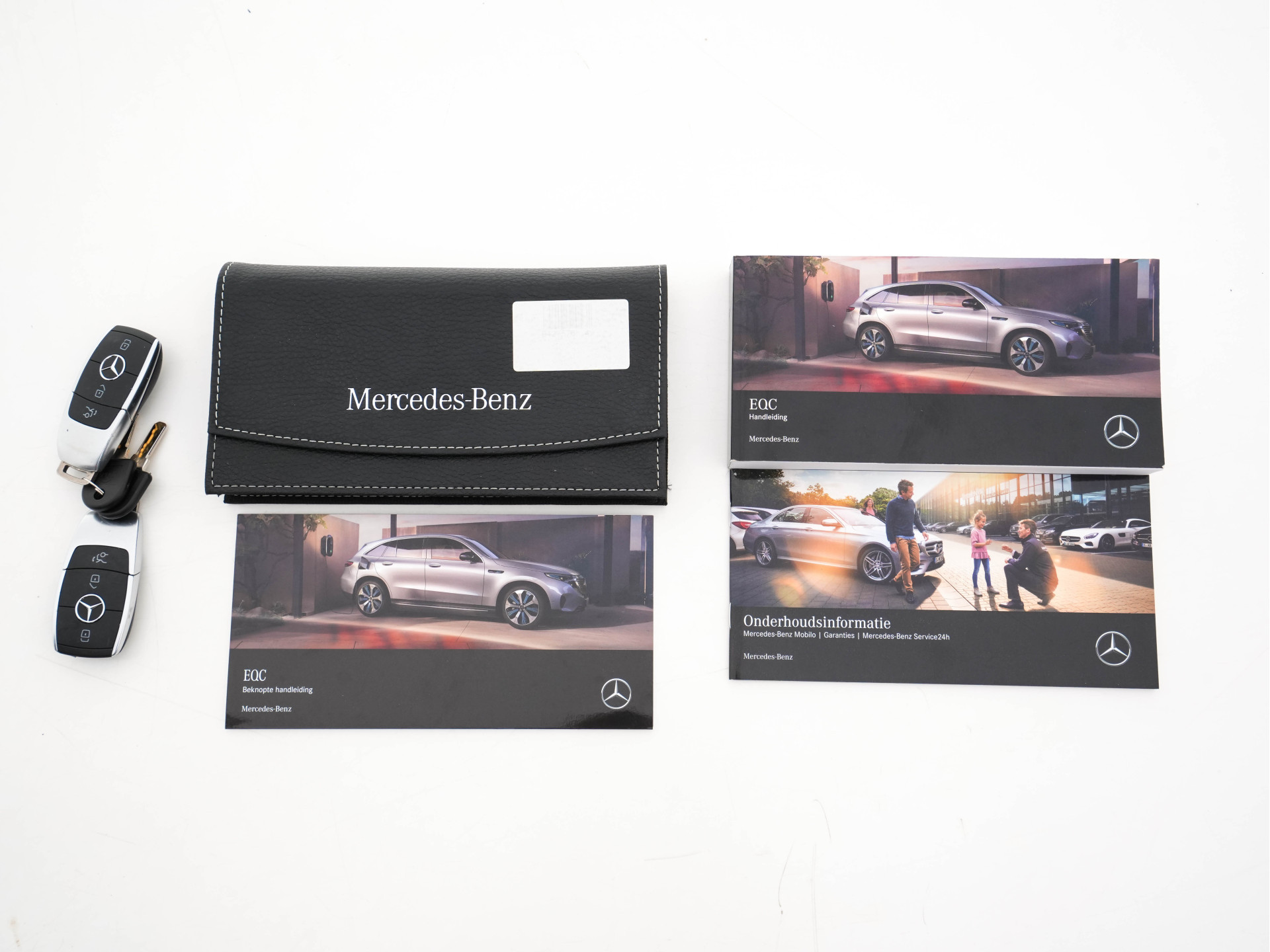 Mercedes-Benz EQC 400 4MATIC AMG-Pack Premium Plus 80 kWh (3-Fase) {SOH-94%} (INCL-BTW) *PANO | WIDESCREEN | HEAD-UP | DISTRONIC | MULTI-BEAM | BURMESTER-AUDIO | MEMORY-PACK | TOP-VIEW | KEYLESS | LEATHER | SPORT-SEATS | DAB+ | AMBIENT-LIGHT | 20''