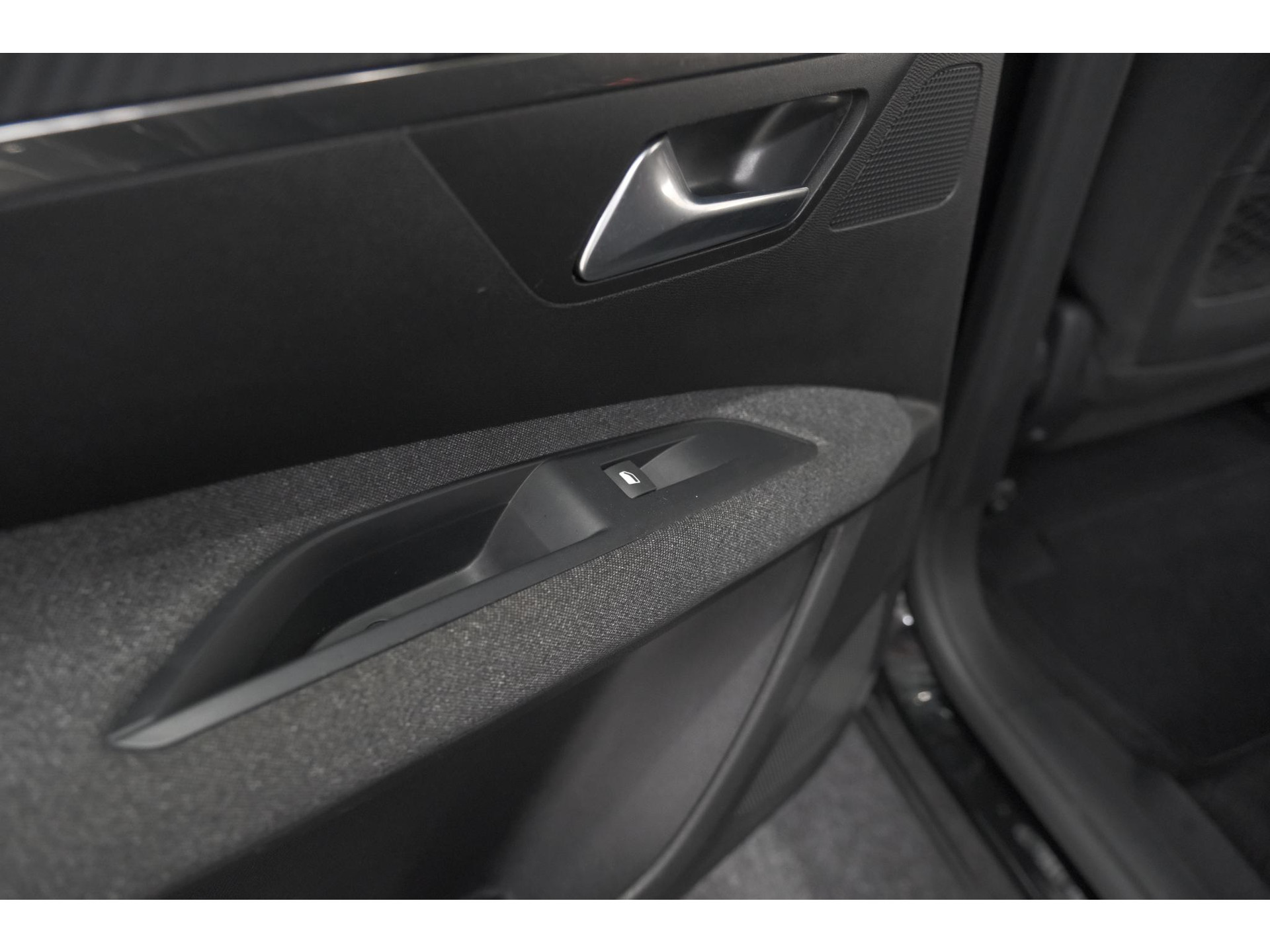 Peugeot 5008 PureTech 130 EAT8 Active Pack Business | 7 Zitplaatsen | Camera | Navigatie | Apple Carplay | Parkeersensoren