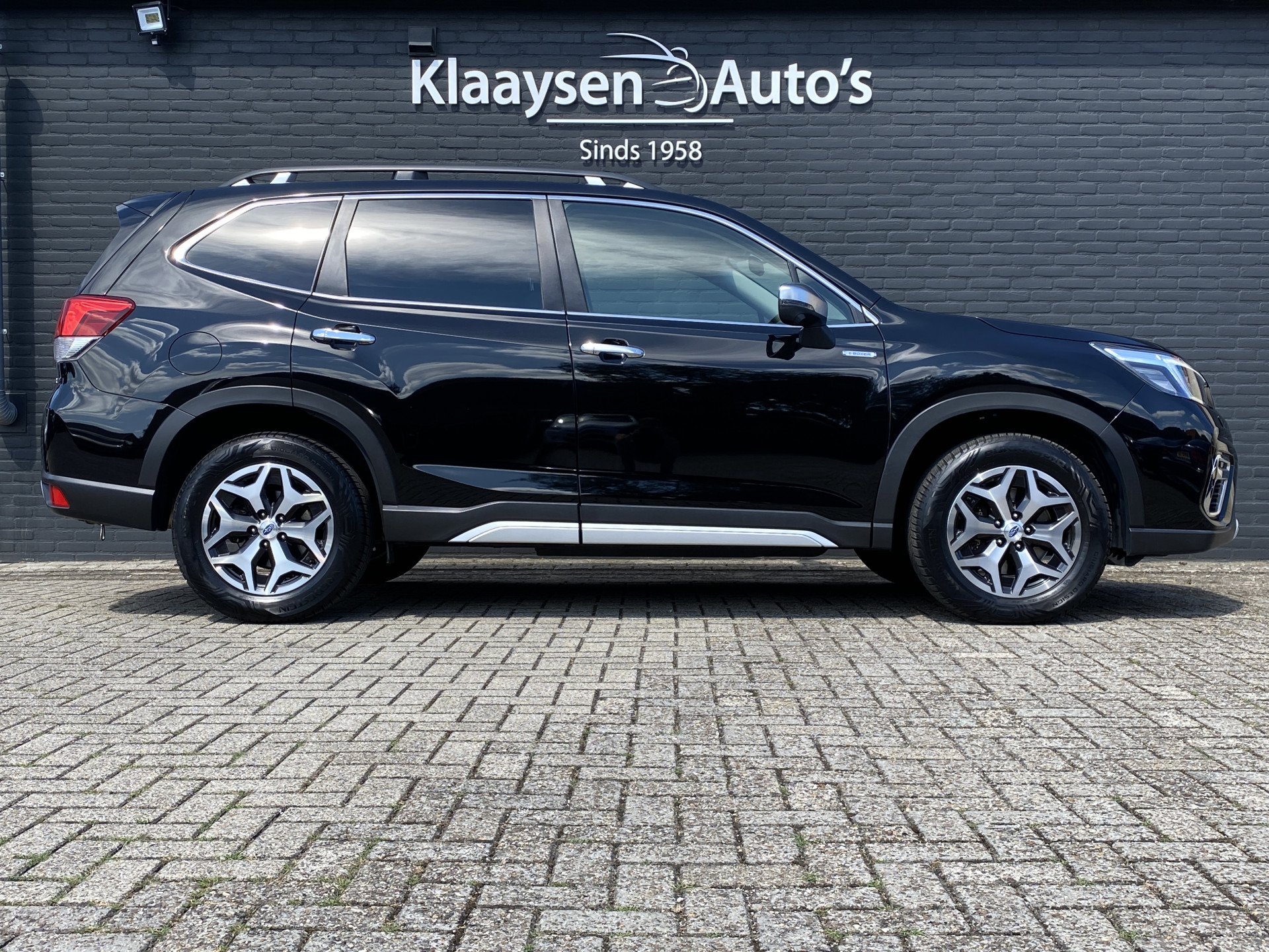 Subaru Forester 2.0i e-BOXER Luxury AUT. | dealer onderh. | leder interieur | trekhaak | adapt. cruise | carplay | memory seat