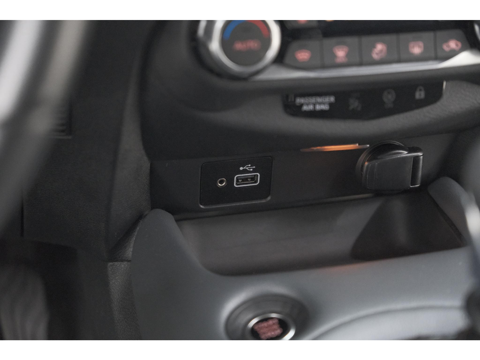 Nissan Juke 1.0 DIG-T Premiere Edition | Trekhaak | Camera | Apple Carplay | Parkeersensoren