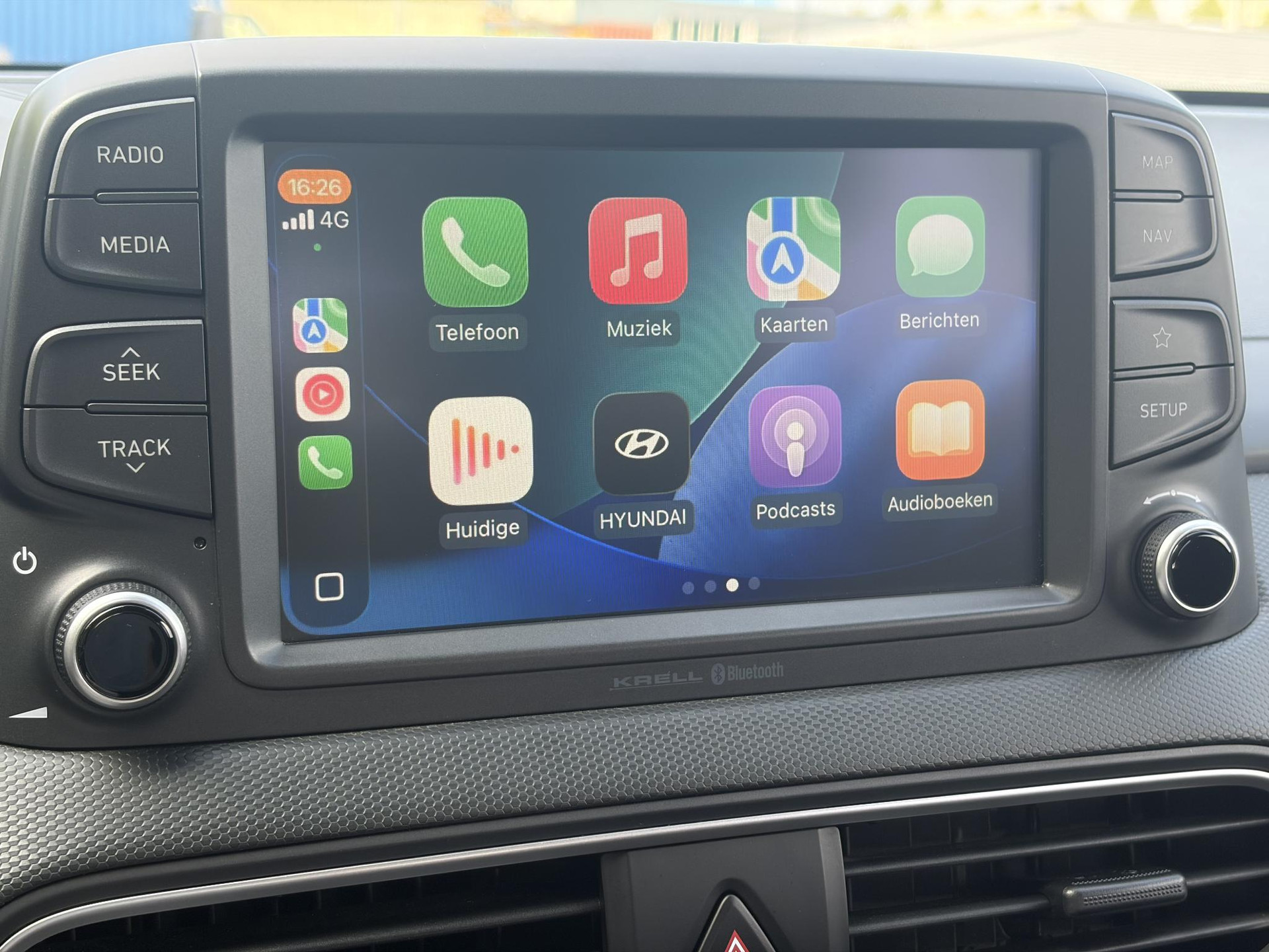 Hyundai Kona 1.0T Essence 2e Eigenaar,Trekhaak,Camera,Carplay,Navi,Clima,Cruise,6 Bak,N.A.P,120pk,Lm velgen,Rijstrooksensor,Pdc,Apk tot 03-2027