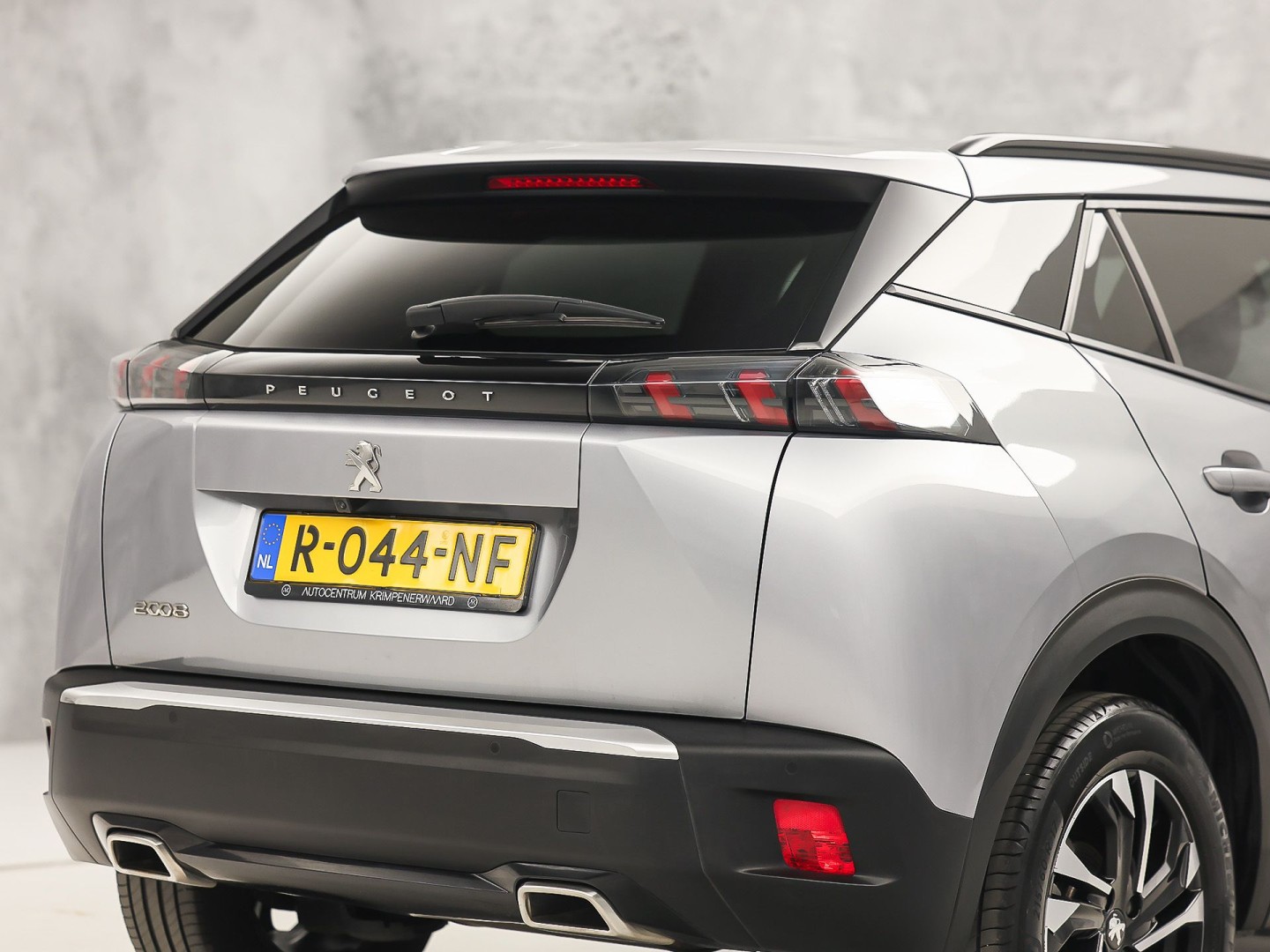 Peugeot 2008 1.2 PureTech Allure Sport Automaat VIRTUAL COCKPIT, APPLE CARPLAY, STOELVERWARMING, LEDER, SPORTSTOELEN, GETINT GLAS, ADAPTIVE CRUISE, NIEUWSTAAT)