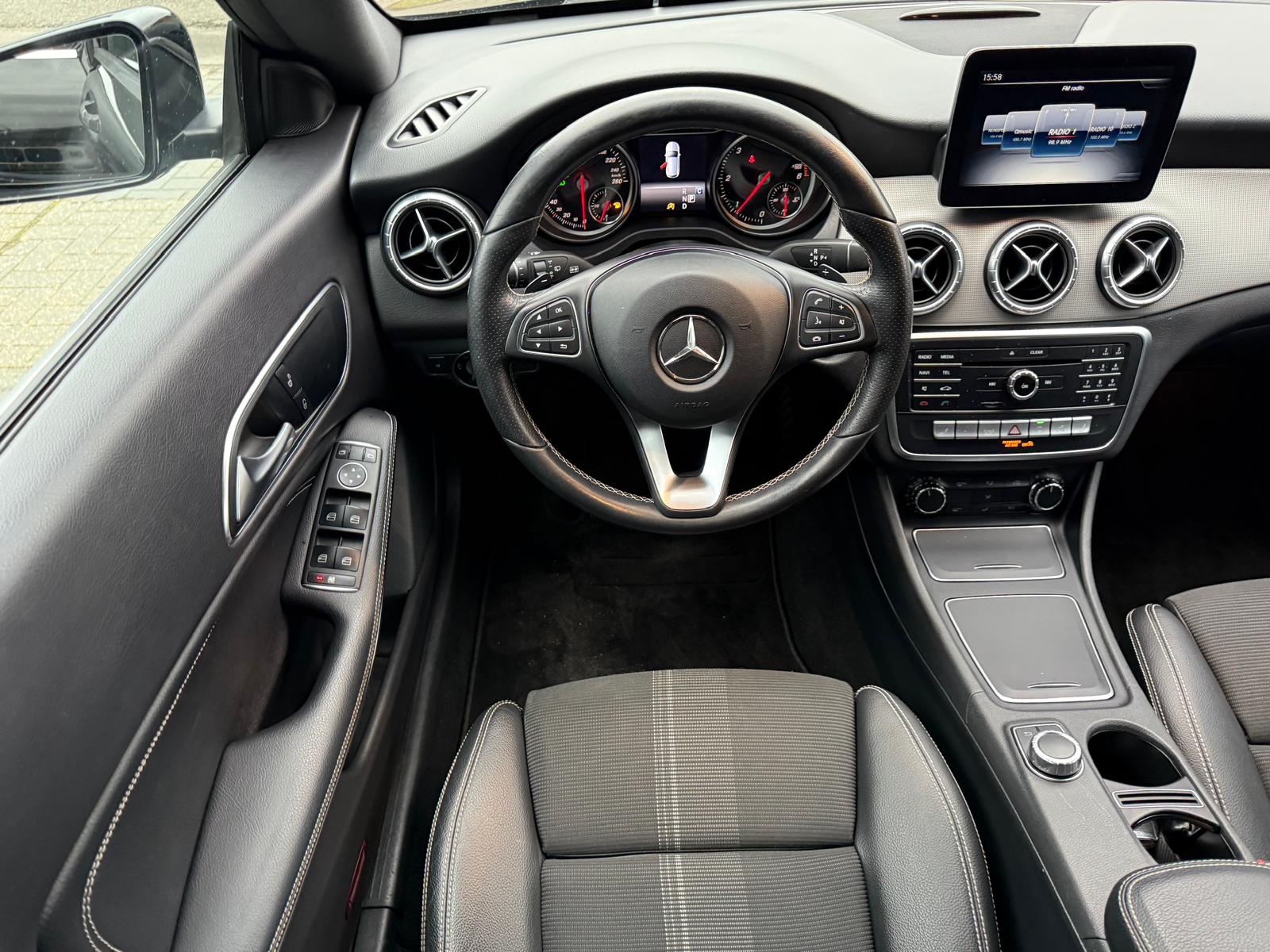Mercedes-Benz CLA-klasse Shooting Brake 180 d Business Solution | 1E EIGENAAR | 3/6/12MND GARANTIE | AUTOMAAT | AIRCO | CRUISE | NAVI | LMV | LED | TREKHAAK |