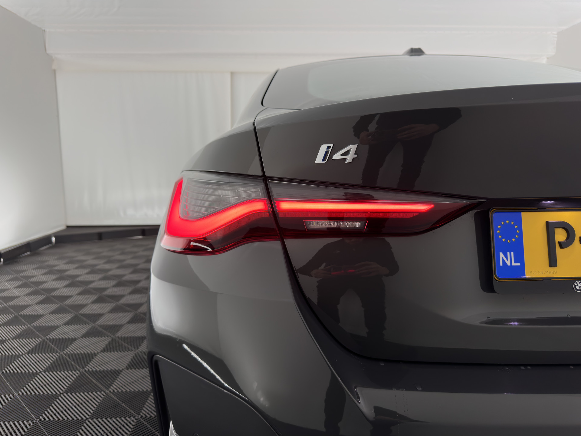 BMW i4 eDrive40 M-Sport High Executive 84 kWh (3-Fase) [SOH-97%] (INCL-BTW)  Aut *FULL-LEATHER | HEAD UP | FULL-LED | HARMAN/KARDON-AUDIO | ADAPTIVE-CRUISE |  ADAPTIVE-CRUISE | WIDESCREEN-COCKPIT | DAB+ | TOPVIEW | AMBIENT-LIGHT | CARPLAY | HEATED-SPORTSE