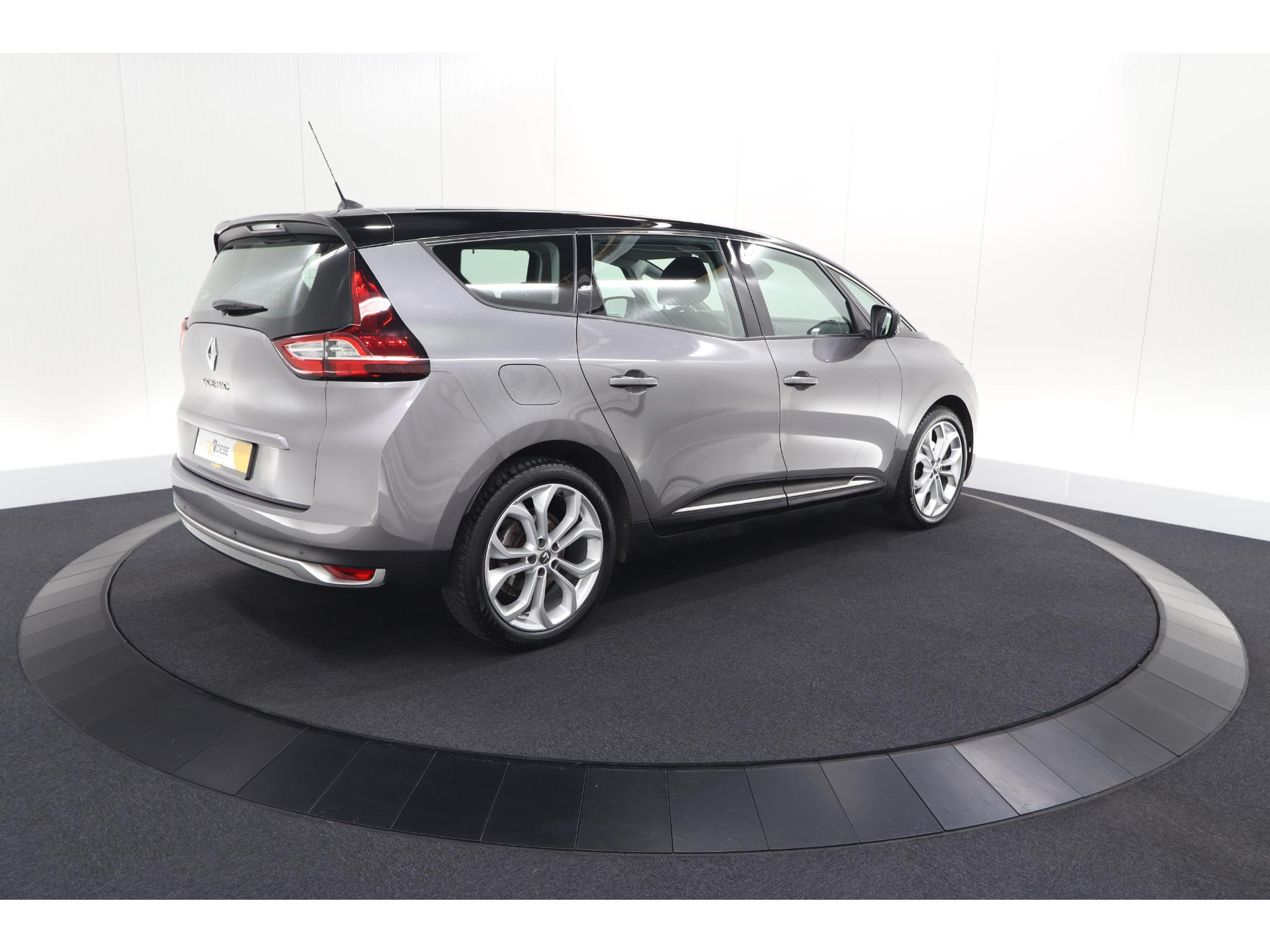 Renault Grand Scénic 1.3 Intens TCe 140 EDC | 7 Zitplaatsen | Apple Carplay | Camera | Parkeersensoren voor + achter