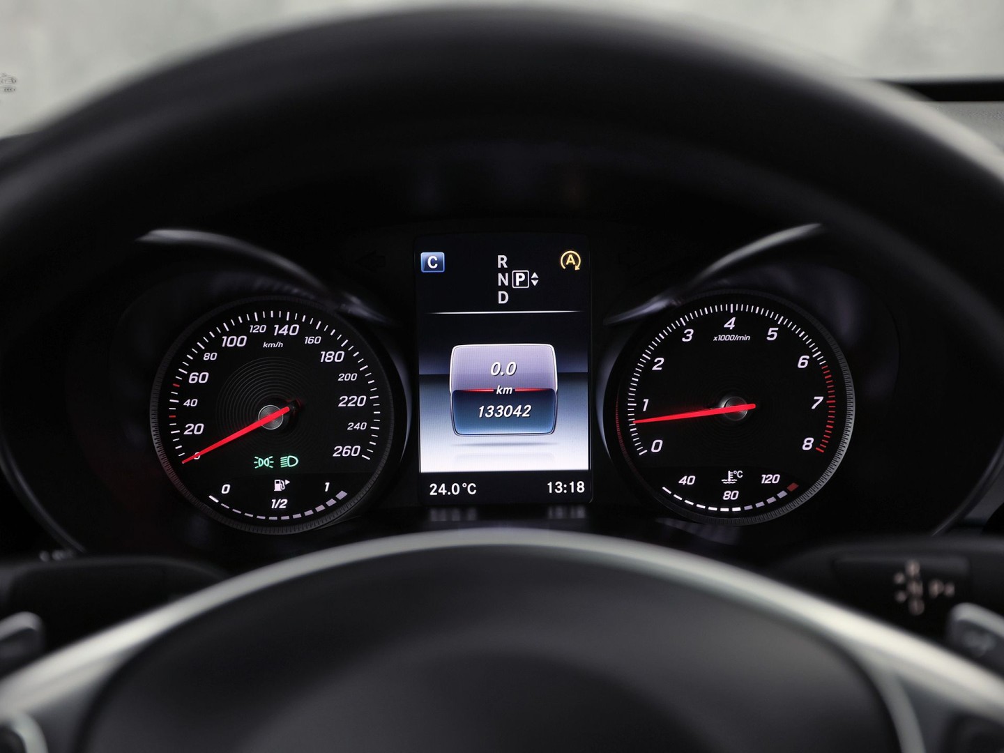 Mercedes-Benz C-Klasse 250 AMG Sport 211Pk Automaat (NAVIGATIE, RODE REMKLAUWEN, LEDER, STOELVERWARMING, ELEK SPORTSTOELEN, GETINT GLAS, SFEERVERLICHTING, NIEUWSTAAT)
