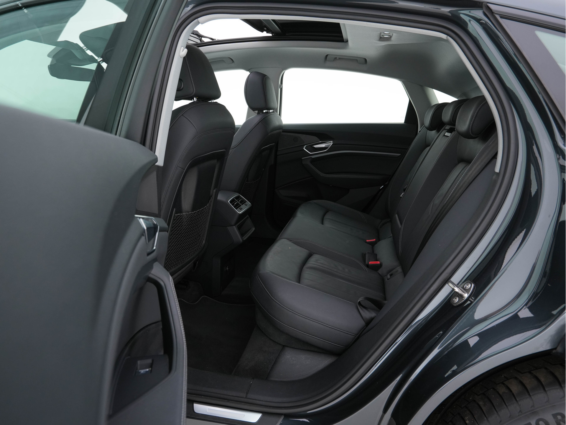 Audi e-tron Sportback 55 Quattro Business-Edition-Plus 95 kWh [ 3-Fase ] Aut. *PANO | MILANO-LUXURY-LEATHER |  ADAPTVE-CRUISE | DIGI-COCKPIT | FULL-LED | MEMORY-PACK | KEYLESS | NAVI-FULLMAP | AUDI-SOUND | COMFORT-SEATS | 20''ALU*