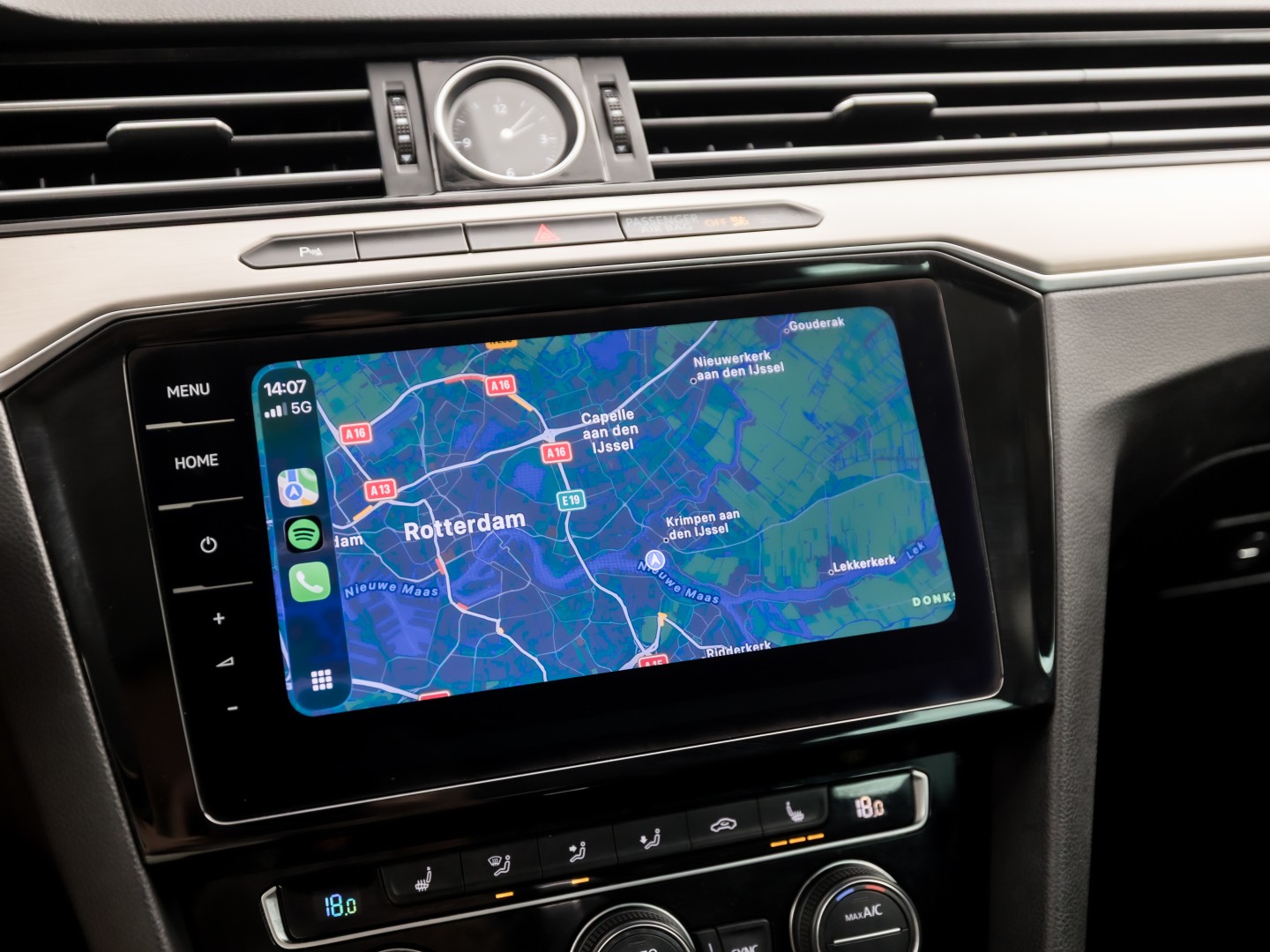 Volkswagen Passat Variant 1.4 TSI ACT Highline R 150Pk Automaat (VIRTUAL COCKPIT, APPLE CARPLAY, BLACK PACK, CAMERA, STOELVERWARMING, LEDER/ALCANTARA, GETINT GLAS, KEYLESS, ADAPTIVE CRUISE, NIEUWSTAAT)