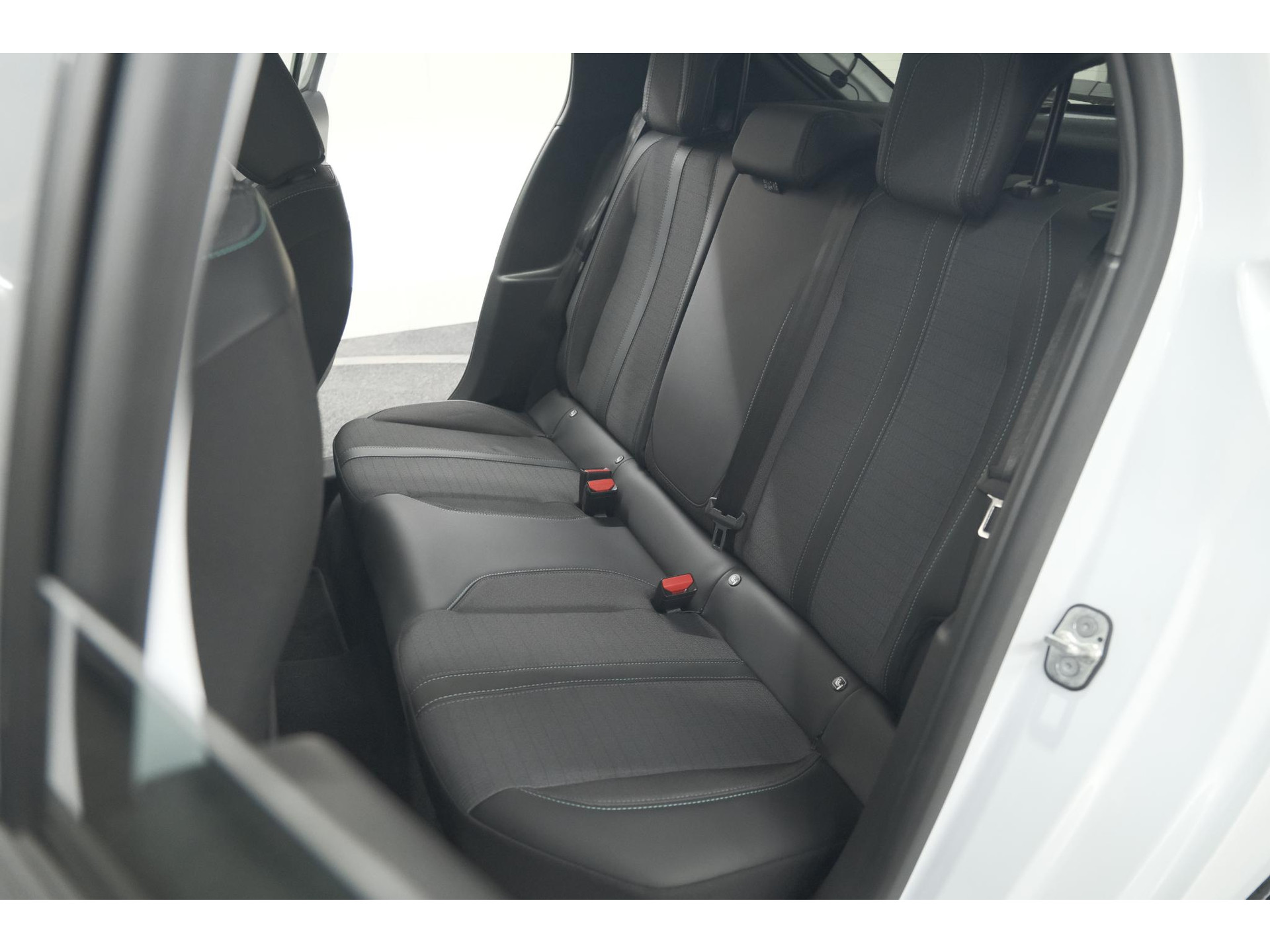 Peugeot 208 PureTech 100 Allure | Adaptieve Cruise Control | Camera | Apple Carplay