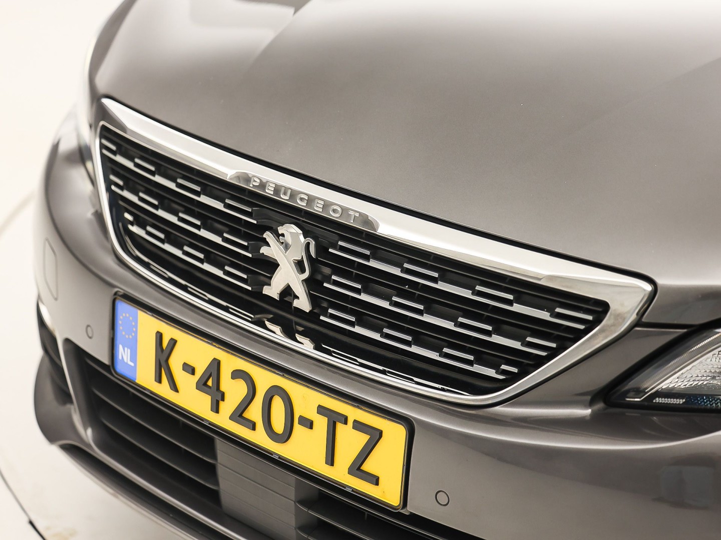 Peugeot 308 SW 1.2 PureTech Allure Sport (VIRTUAL COCKPIT, APPLE CARPLAY, GROOT NAVI, 360 CAMERA, SPORTSTOELEN, LEDER/ALCANTARA, ADAPTIVE CRUISE, NIEUWSTAAT)
