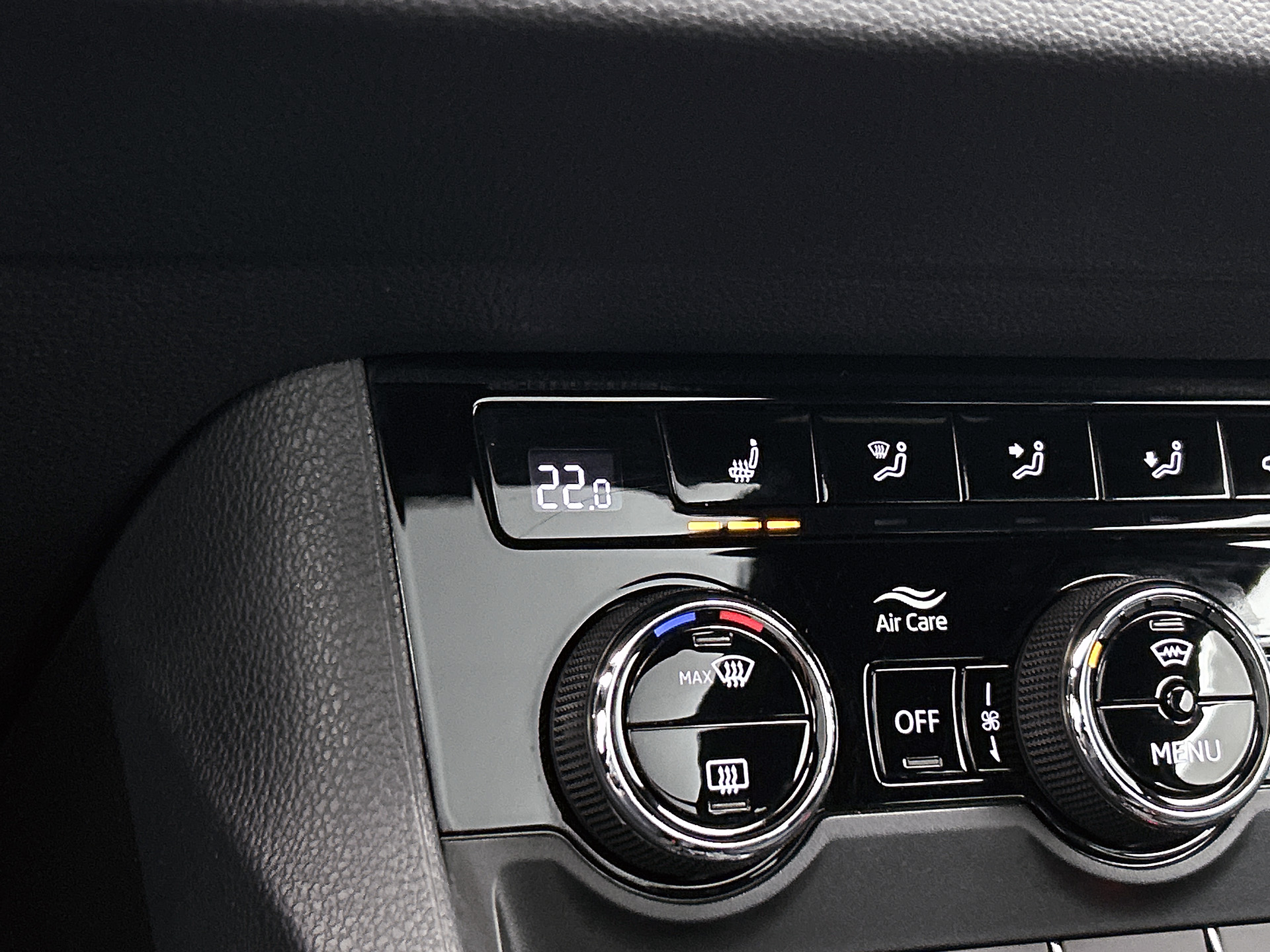 ŠKODA Karoq 1.5 TSI ACT Sportline Business | PANORAMADAK | 360 CAMERA | WINTERPACK | KEYLESS | NAVI | ELEKTR. ACHTERKLEP