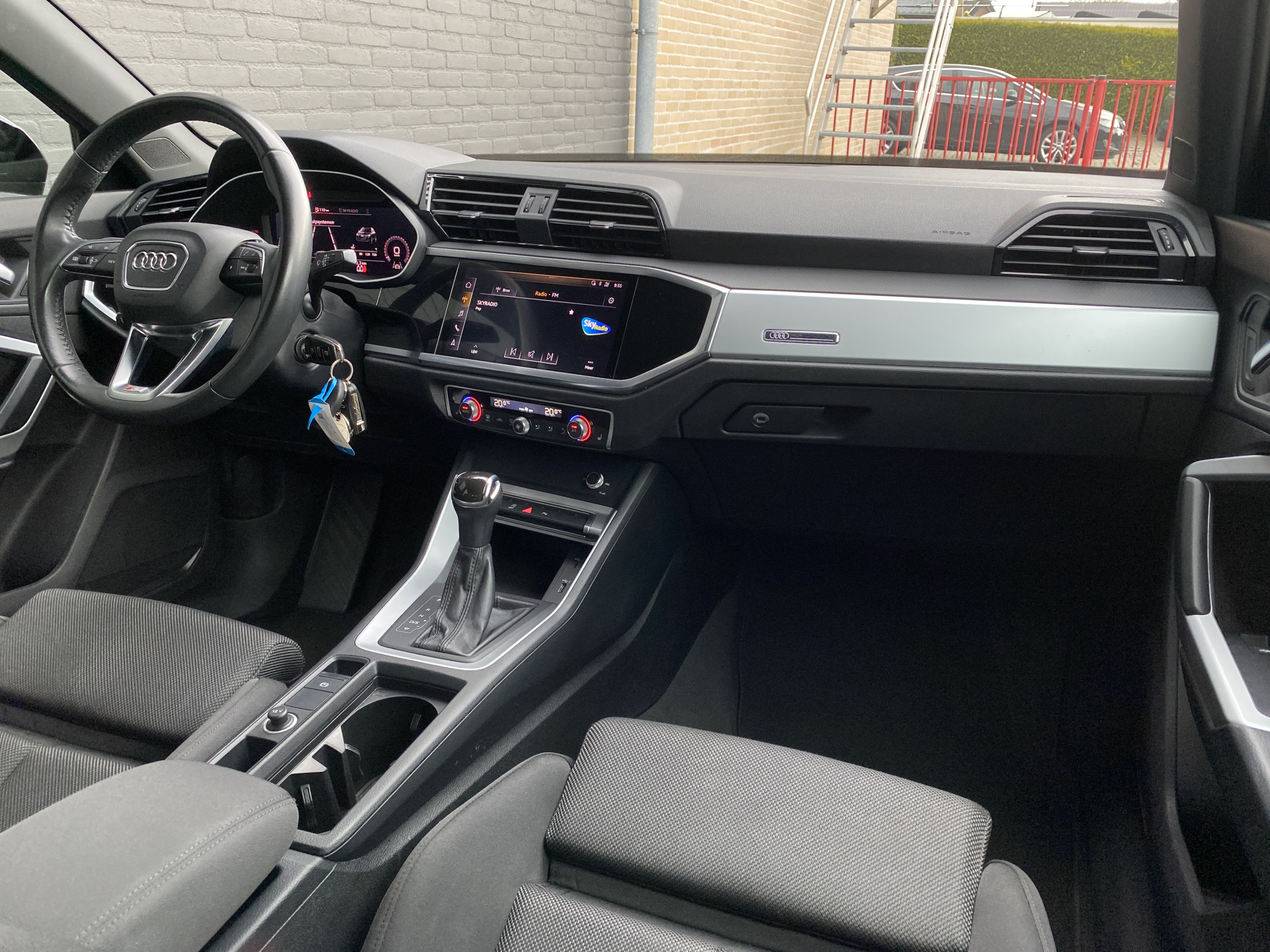 Audi Q3 35 TFSI 150 pk S Line AUT. | zwart optiek | 20'' lichtmetalen velgen | adaptieve cruise | sportstoelen | apple carplay | led kopl.