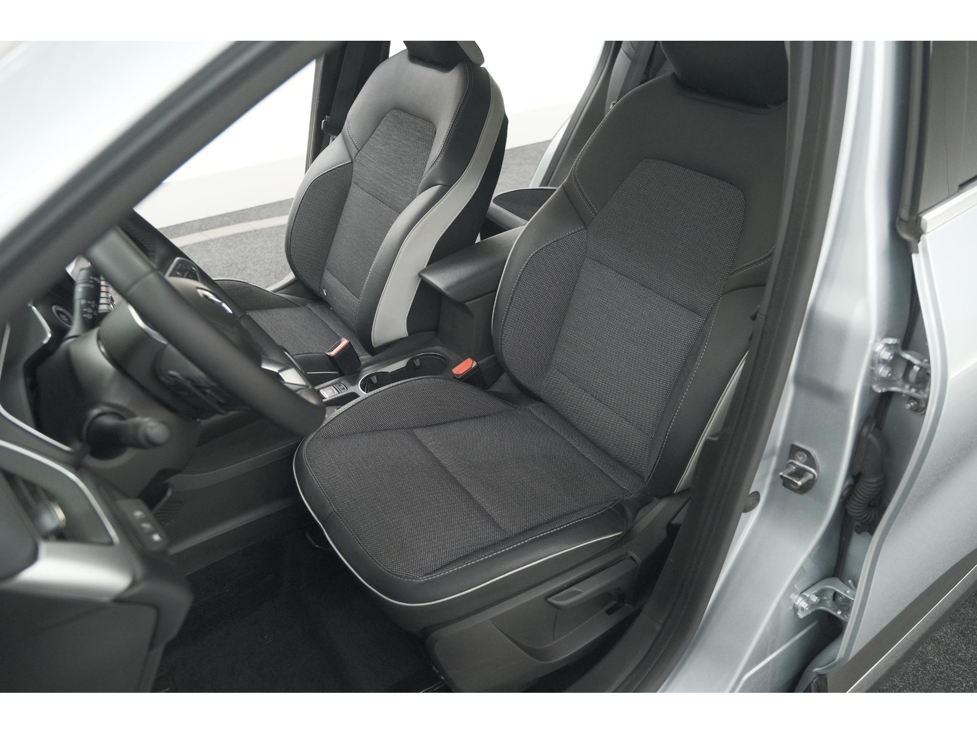 Renault Captur Mild Hybrid 140 EDC Techno | Camera | 9.3 Inch Groot Scherm | Stoelverwarming | Apple Carplay