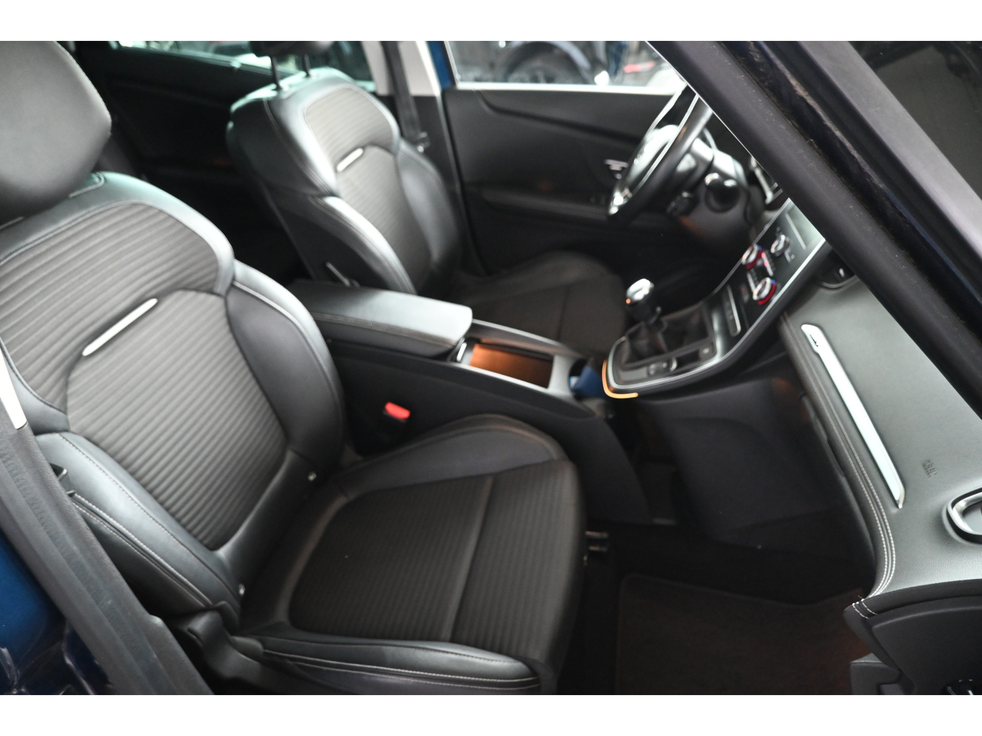 Renault Scénic 1.2 TCe Intens Clima Navigatie Cruise Control LED Rijklaarprijs! Inruil Mogelijk!