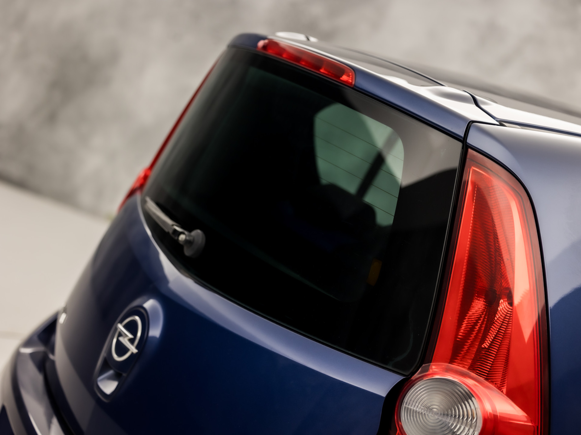Opel Agila 1.2 Sport (AIRCO, ELEK RAMEN, SPORTSTOELEN, GETINT GLAS, NIEUWE APK, NIEUWSTAAT)