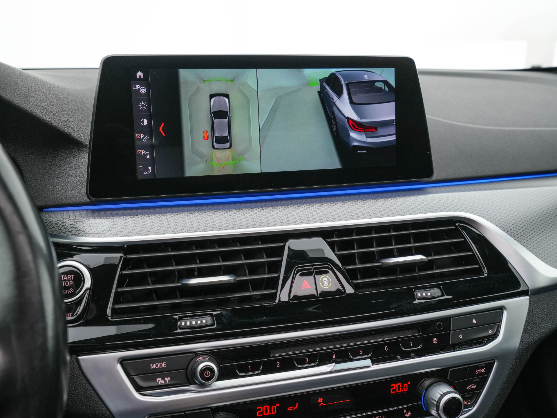 BMW 5-serie 520d xDrive M-Sport-Pack High Executive (INCL-BTW) Aut. *PANO | LUXURY-LEATHER | FULL-LED | HEAD-UP | DIGI-COCKPIT | NAVI-FULLMAP | TOP-VIEW | MEMORY-PACK | ECC | AMBIENT-LIGHT | PDC | CRUISE | SHIFT-PADDLES | TOWBAR  | 20''ALU*