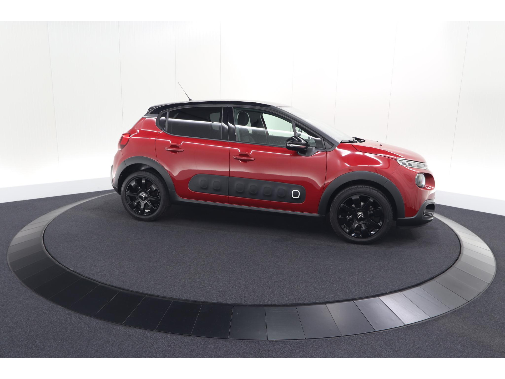 Citroen C3 PureTech 82 S&S Shine | Camera | Apple Carplay | Parkeersensoren | 16 Inch Velgen