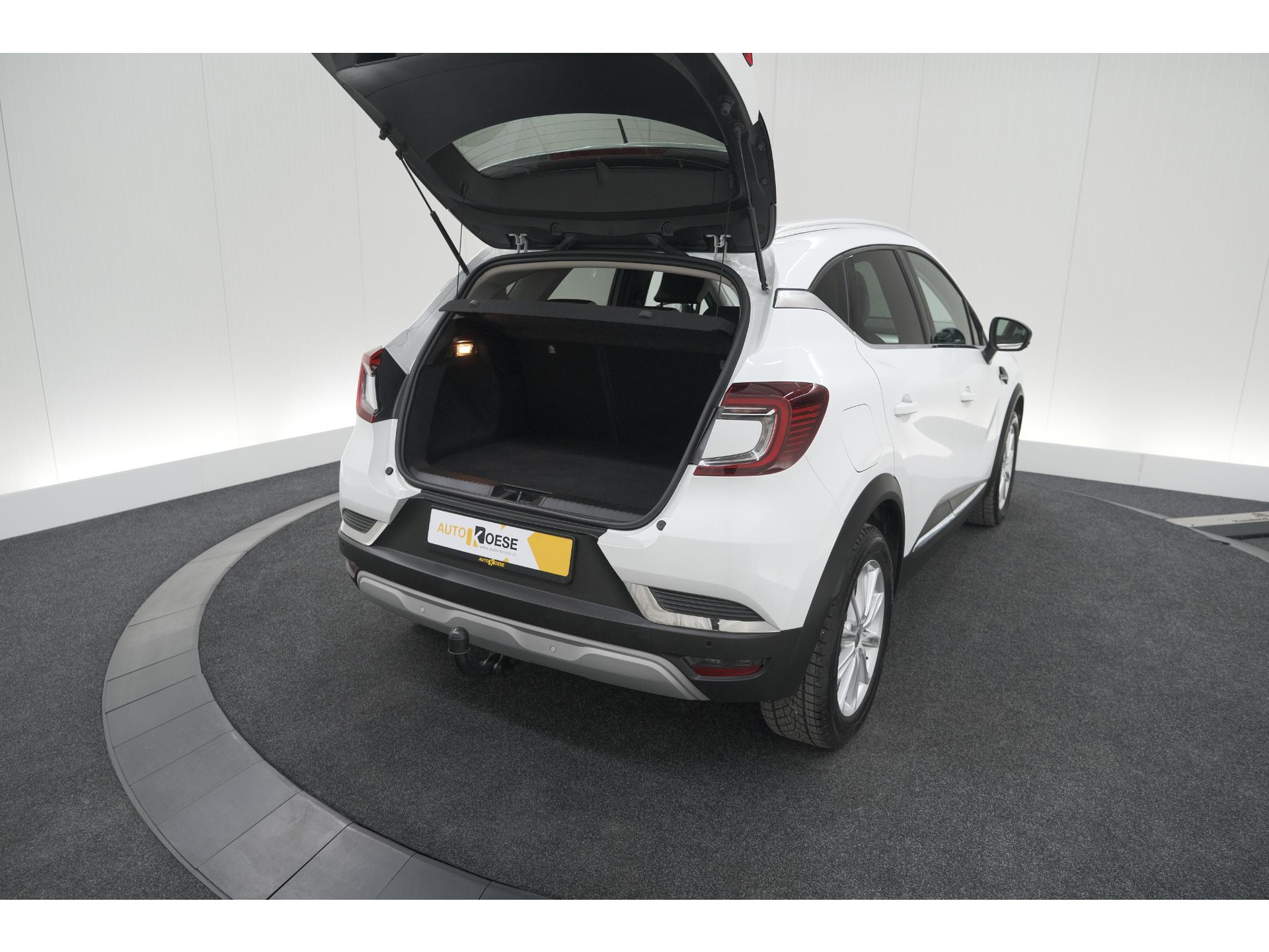 Renault Captur 1.6 E-Tech Plug-in Hybrid 160 Intens | Trekhaak | Camera | Navigatie | Parkeersensoren | Pack Winter