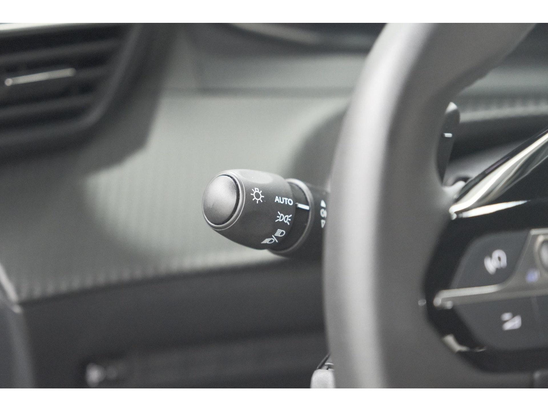 Peugeot 2008 PureTech 130 EAT8 Allure | Camera | Navigatie | Parkeersensoren | Apple Carplay