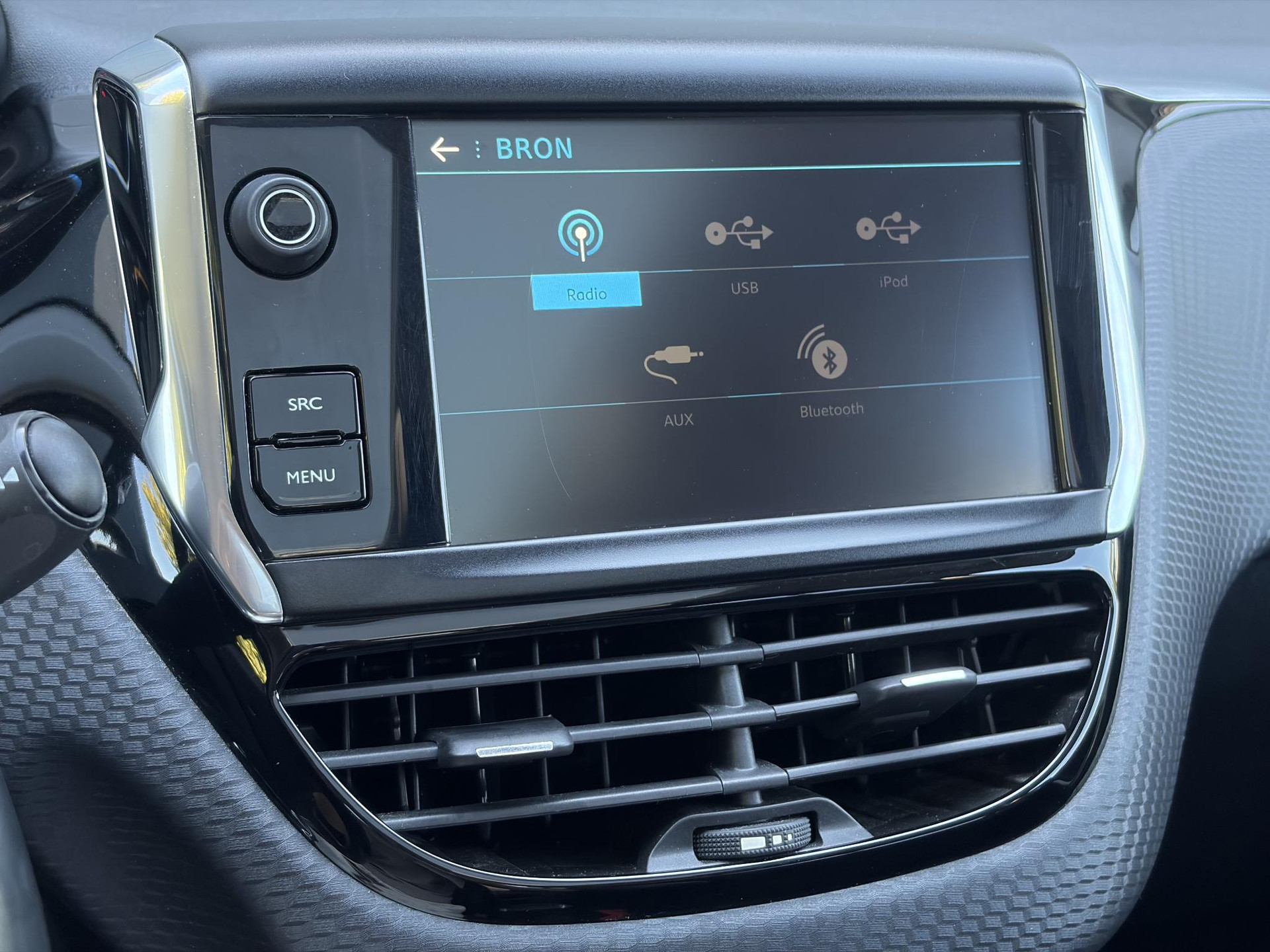 Peugeot 2008 1.2 PureTech Allure D-riem vv in 02-2026 l Pano l Carplay l Camera l Halfleder l 110pk l Dealer Onderhouden l 2e Eigenaar l Navi l Clima l Cruise l Pdc l Lm velgen l Apk tot 02-2027
