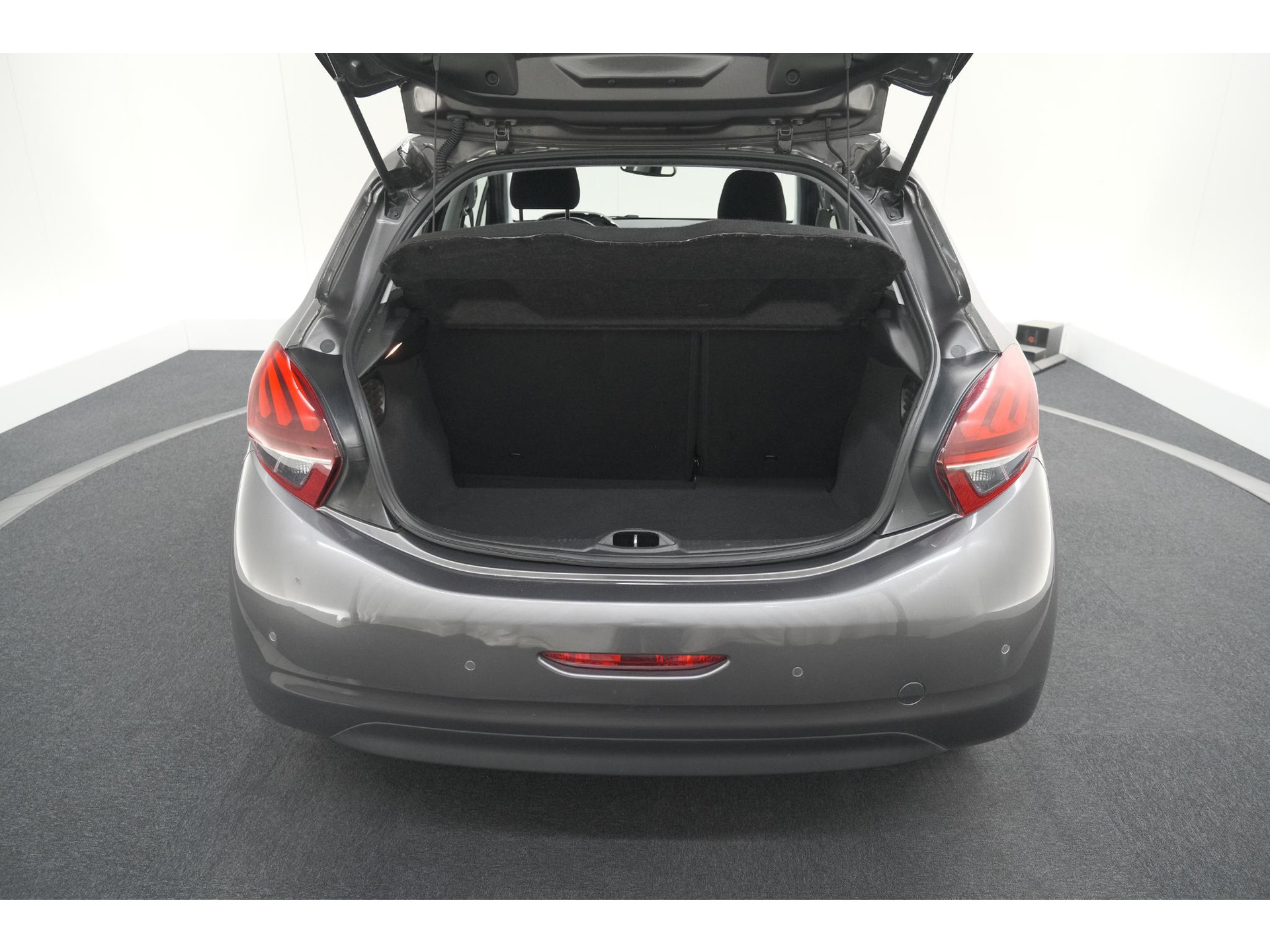 Peugeot 208 PureTech 82 Signature | Parkeersensoren | Apple Carplay | Navigatie