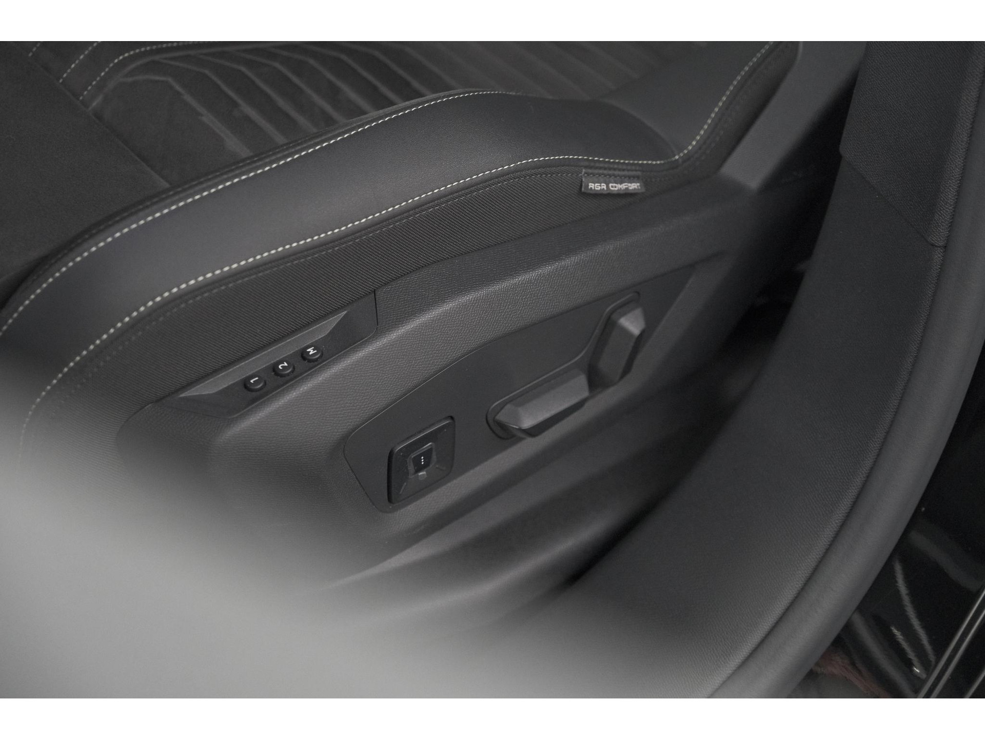 Peugeot 3008 1.2 Hybrid 145 GT | 360 Vision Pack | Adaptieve Cruise Control | Stoelen Pakket Inclusief Verwarmde Achterbank
