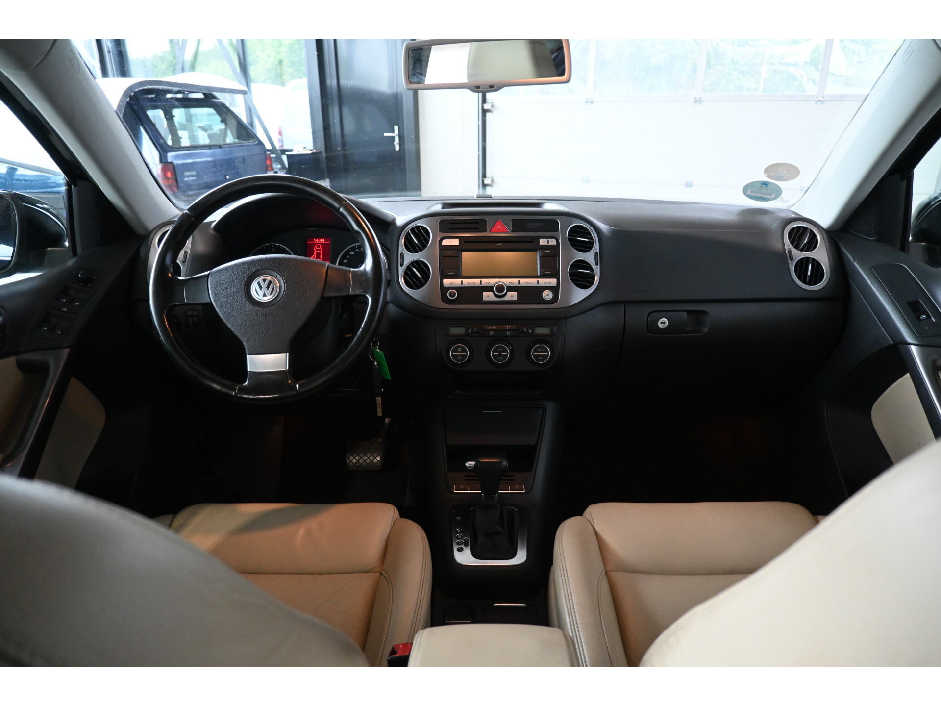 Volkswagen Tiguan 2.0 TDI Automaat DSG Sport&Style 4Motion Clima Cruise control Trekhaak Leder Lichtmetaal Inruil mogelijk