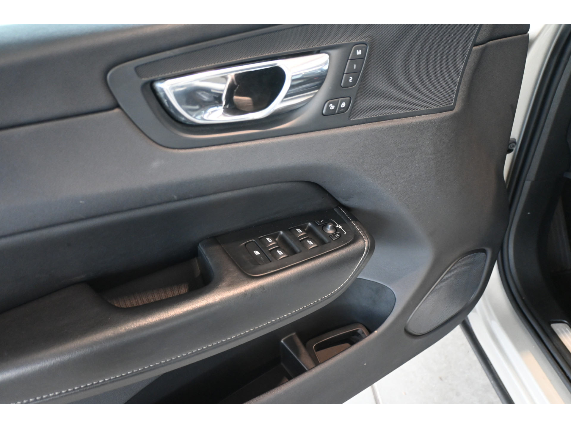 Volvo XC60 2.0 T8 Twin Engine AWD Inscription Harman/Kardon Navigatie Panoramadak Carplay Goed Onderhouden! Inruil Mogelijk!