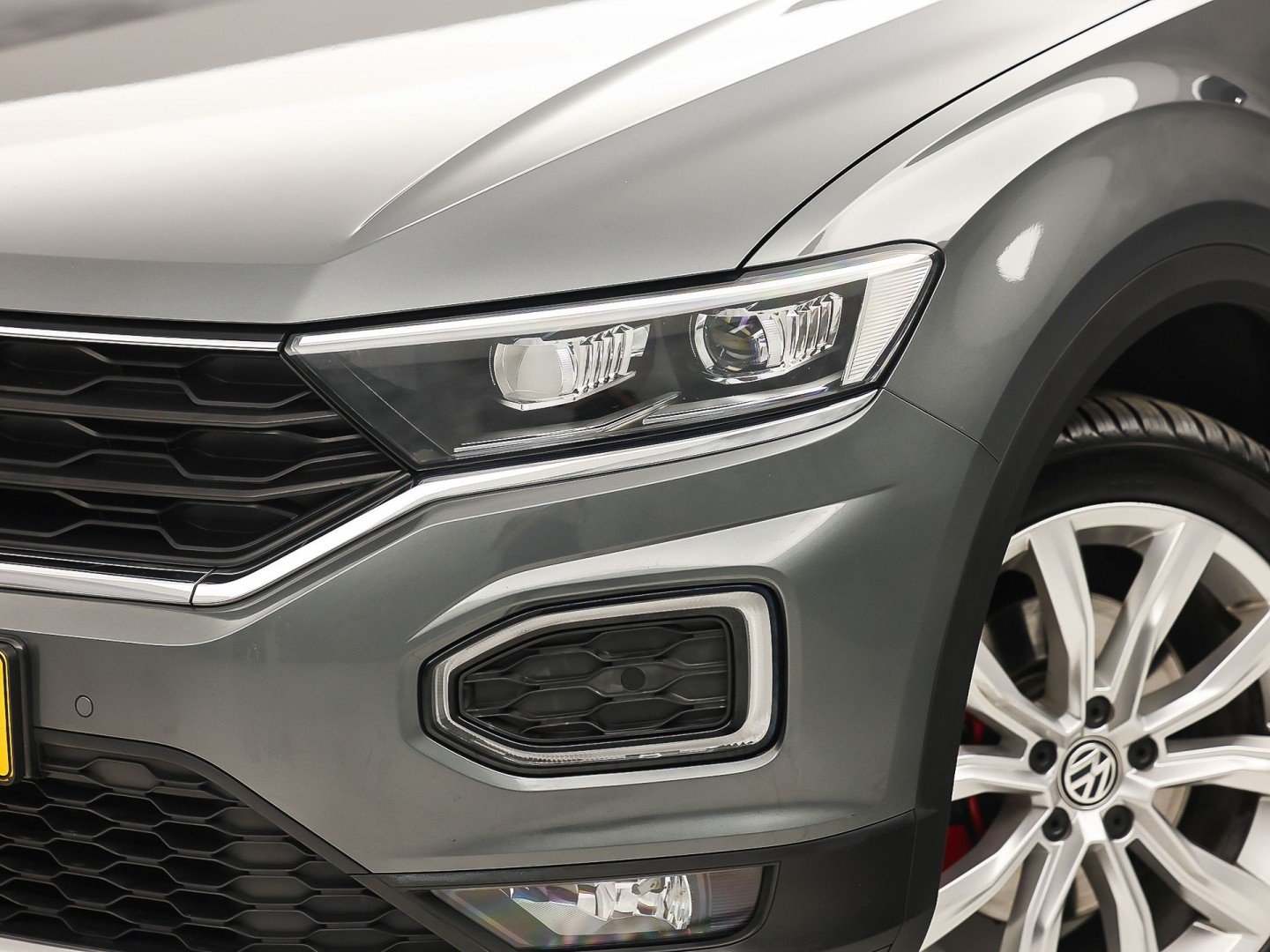 Volkswagen T-Roc 1.5 TSI Sport (NAP, APPLE CARPLAY, VIRTUAL DASHBOARD, PANORAMADAK, SPORTSTOELEN, CLIMATE,  NIEUWE APK, NIEUWSTAAT)