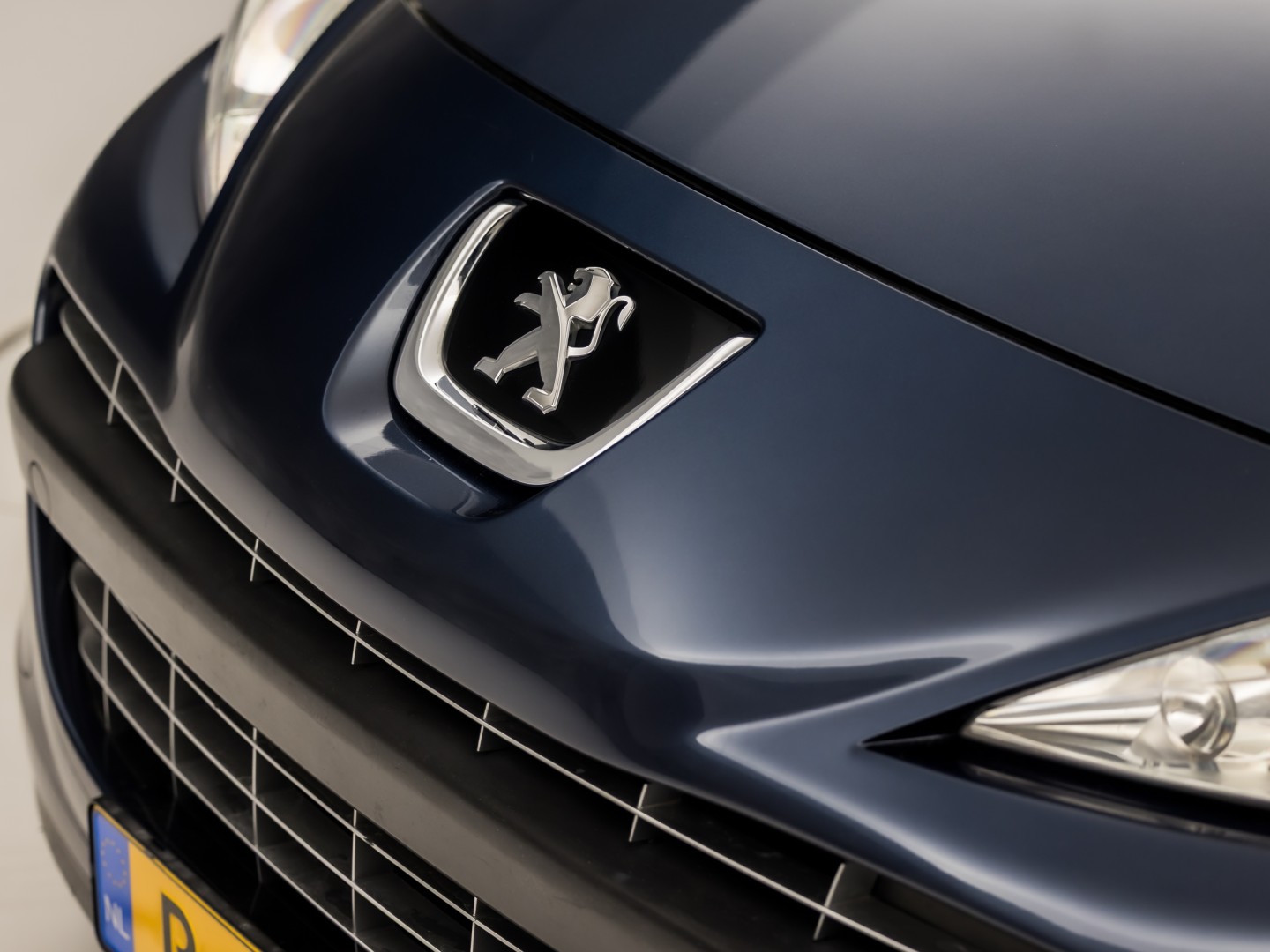Peugeot 207 CC 1.6 VTi Sport (CLIMATE, TREKHAAK, CRUISE, SPORTSTOELEN, ELEKTRISCHE KAP, PARKEERSENSOREN, ELEK PAKKET, NIEUWSTAAT)