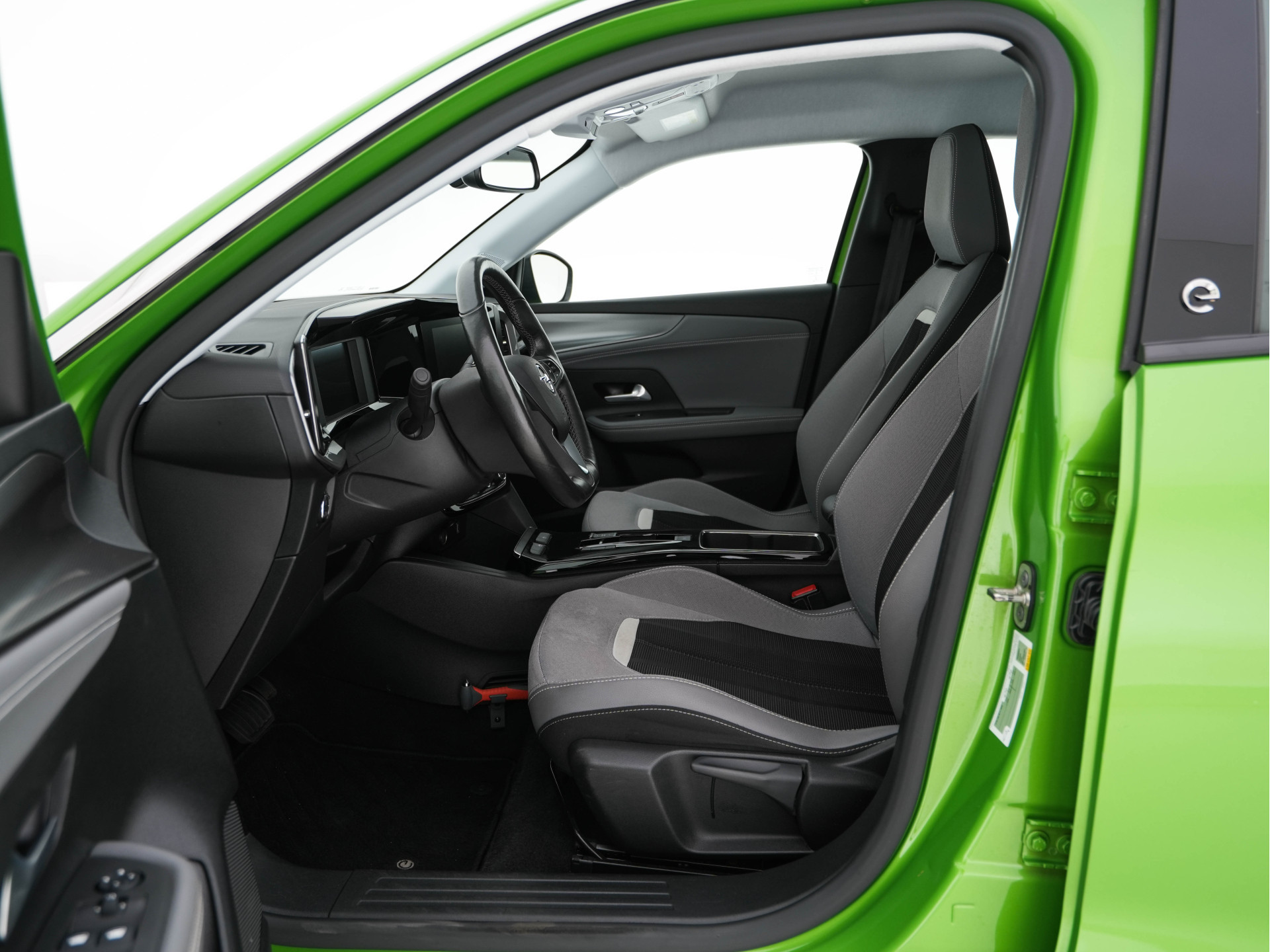 Opel Mokka-e Elegance 50-kWh 11kw Blue Ultimate [ 3-Fase ] {SOH-91%} (INCL-BTW) *FULL-LED | MICROFIBRE | HEATED-SEATS | DAB+ | KEYLESS | DIGI-COCKPIT | CARPLAY | AMBIENT-LIGHT | CAMERA | LANE-ASSIST | SPORT-SEATS | 17"ALU*