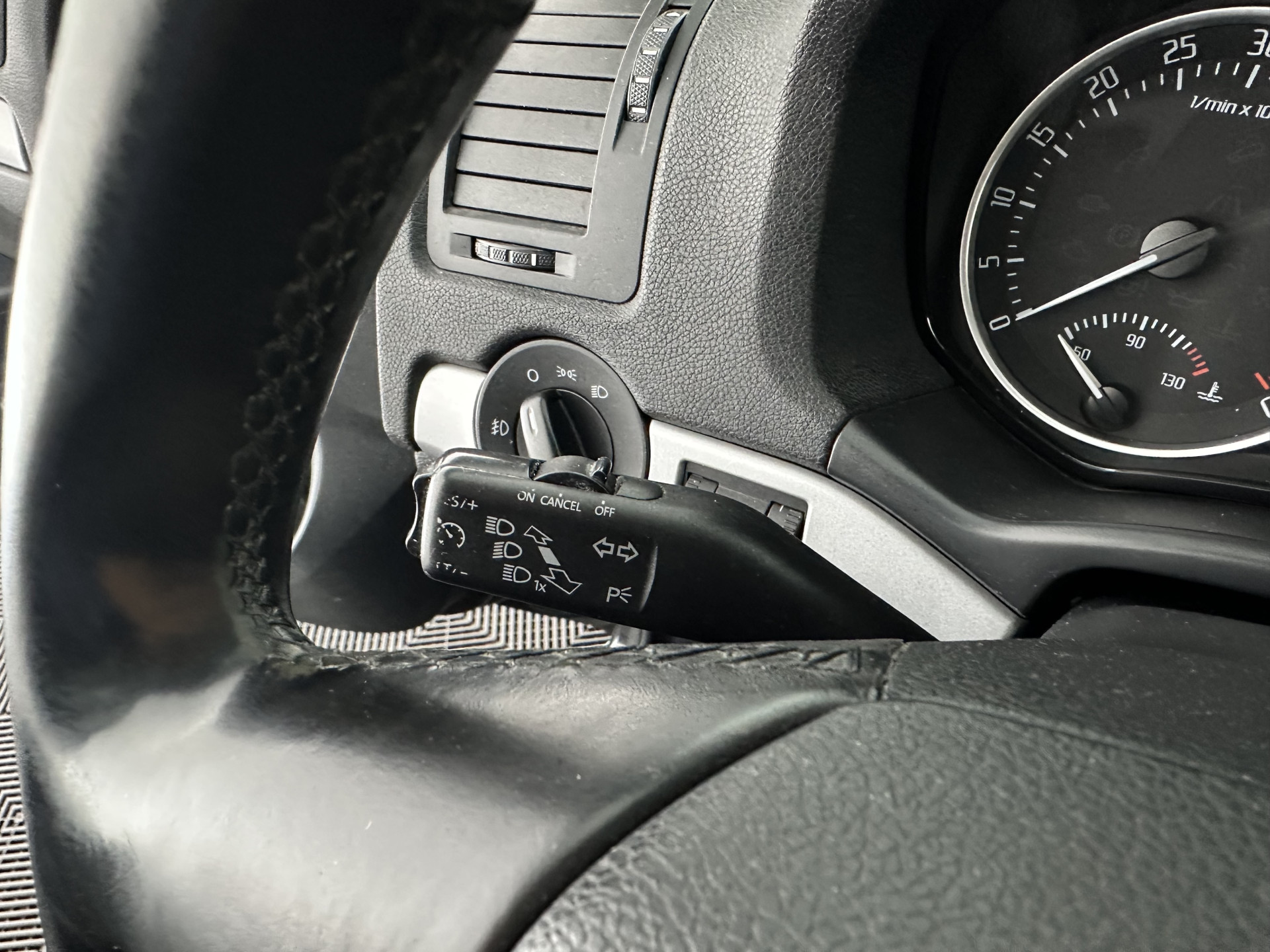 ŠKODA Octavia Combi 1.6 TDI Ambition Business Line Aut. *NAVI-FULLMAP | AIRCO | CRUISE | AMUNDSEN-AUDIO | PDC | COMFORT-SEATS | TOWBAR | 15''ALU*